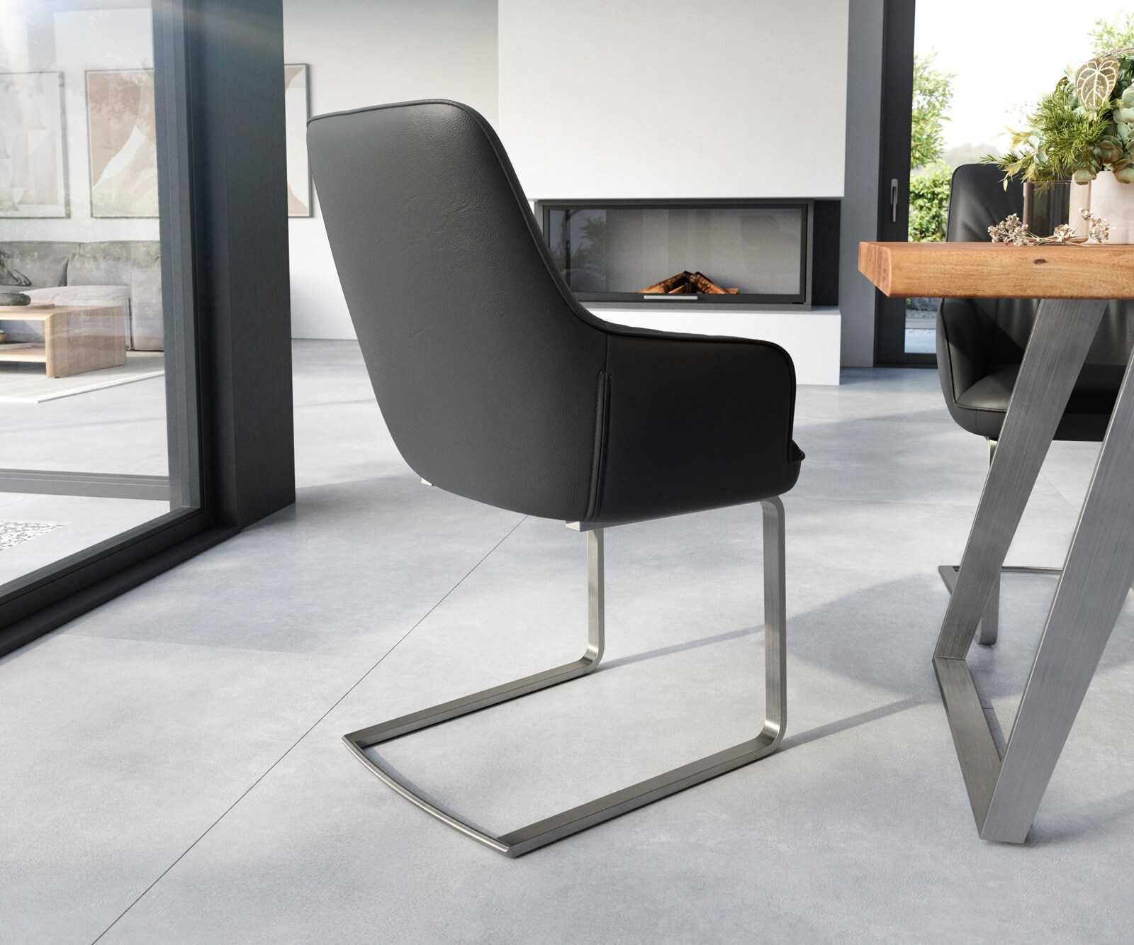 Cantilever Zelia-Flex avec accoudoirs cuir de vache noir pied cantilever plat acier inoxydable brossé ressorts ensachés 4