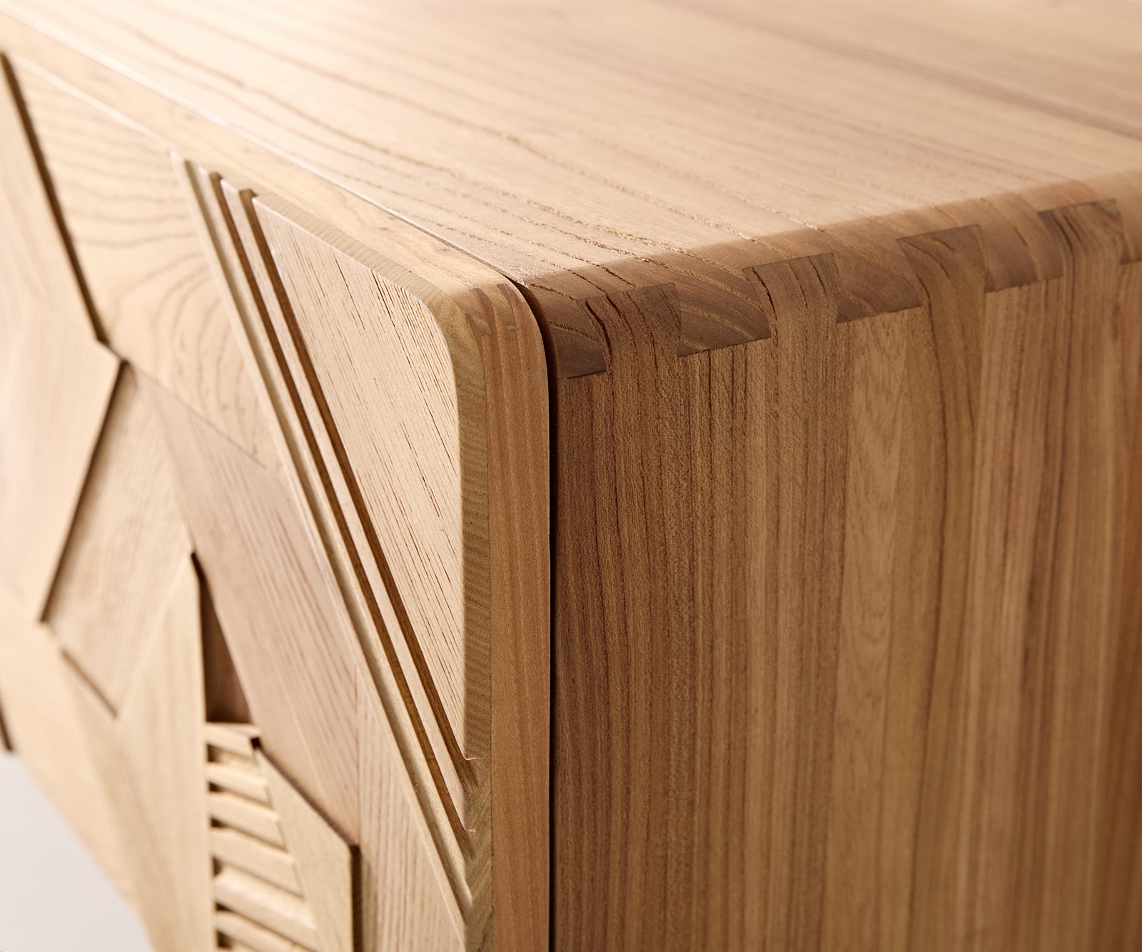 Meuble-TV Eldoria 220 cm orme naturel effet 3D 2 portes 2 tiroirs pied équerre inoxydable 5 Meuble-TV Eldoria 220 cm orme naturel effet 3D 2 portes 2 tiroirs pied équerre inoxydable 5