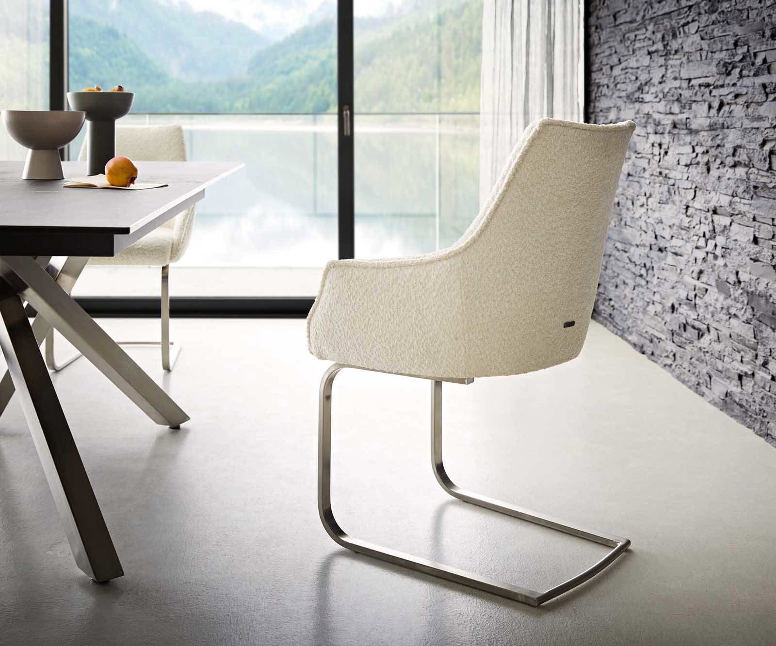 Cantilever Alja-Flex avec accoudoirs bouclé blanc pied cantilever plat acier inoxydable brossé ressorts ensachés 4 Cantilever Alja-Flex avec accoudoirs bouclé blanc pied cantilever plat acier inoxydable brossé ressorts ensachés 4