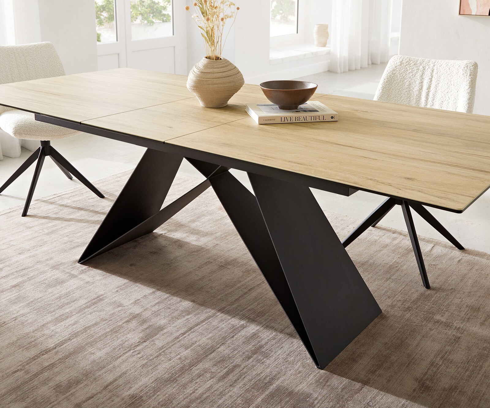 Table à manger Edge 180-220x100 céramique Laminam® Sabbia couleur chêne cadre en V acier plat noir extensible 7