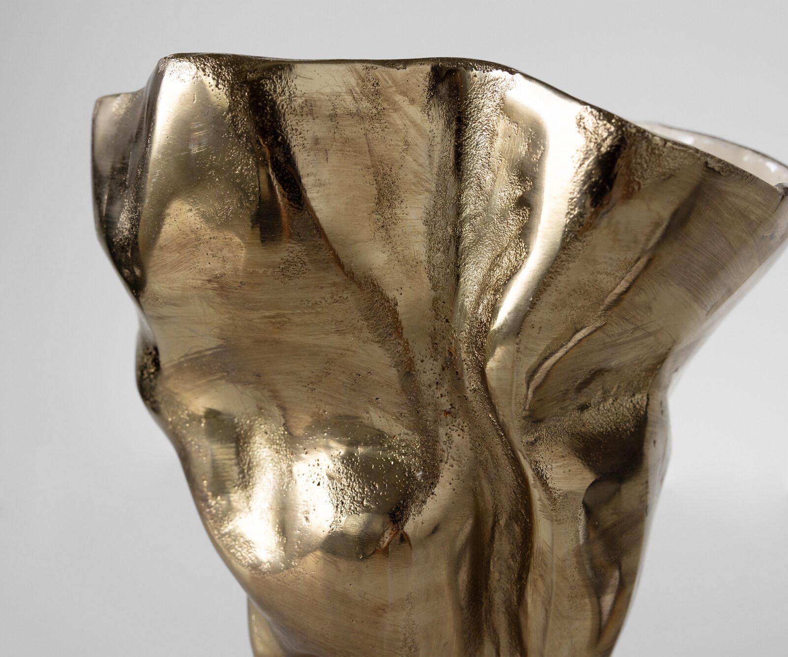 Vase Mimoro l28 x P24 x H38 cm Aluminium Champagner Ivory Fait main 4