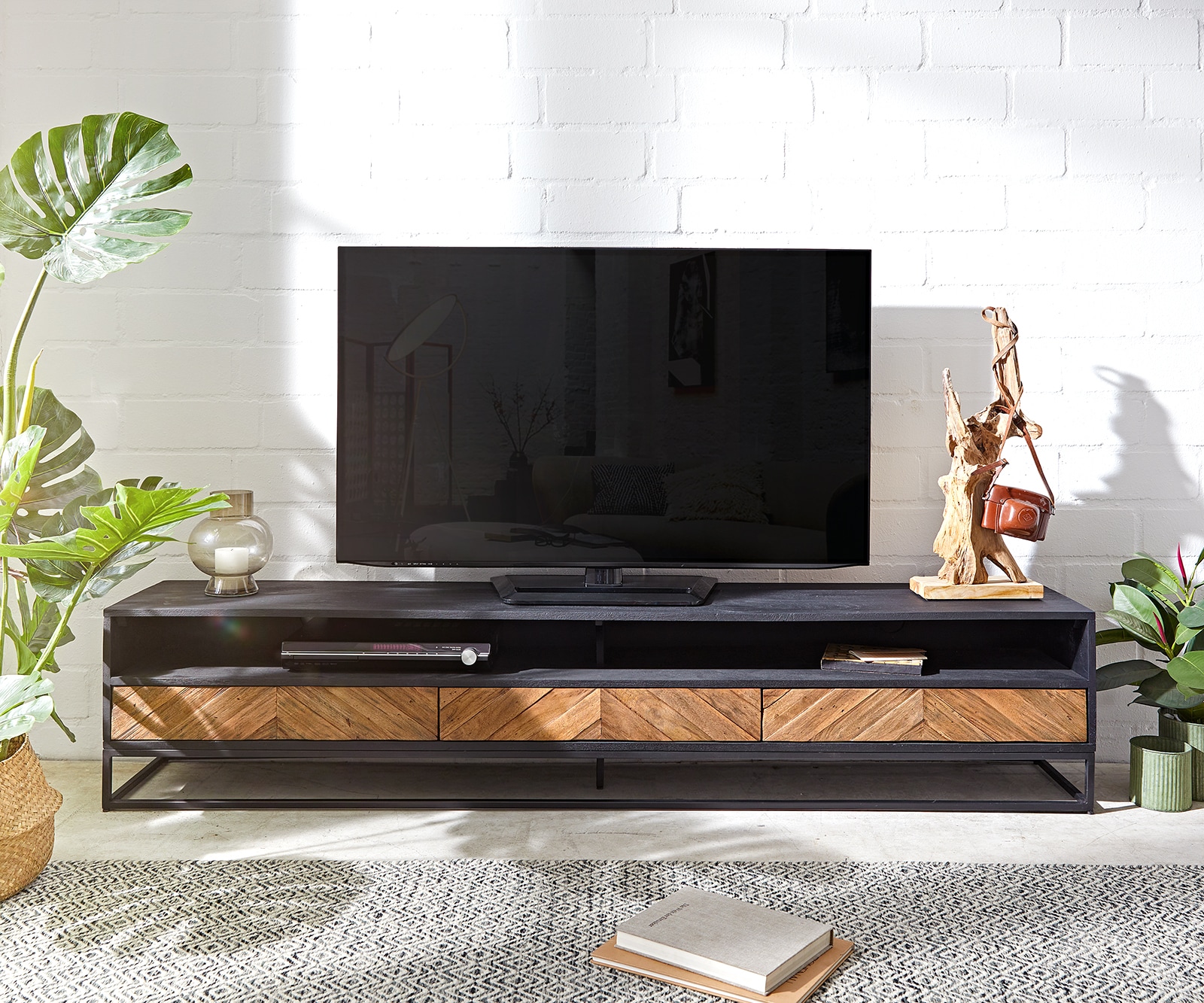 Meuble-TV Famke 200 cm mangue teck 2 compartiments 3 tiroirs 1 Meuble-TV Famke 200 cm mangue teck 2 compartiments 3 tiroirs 1