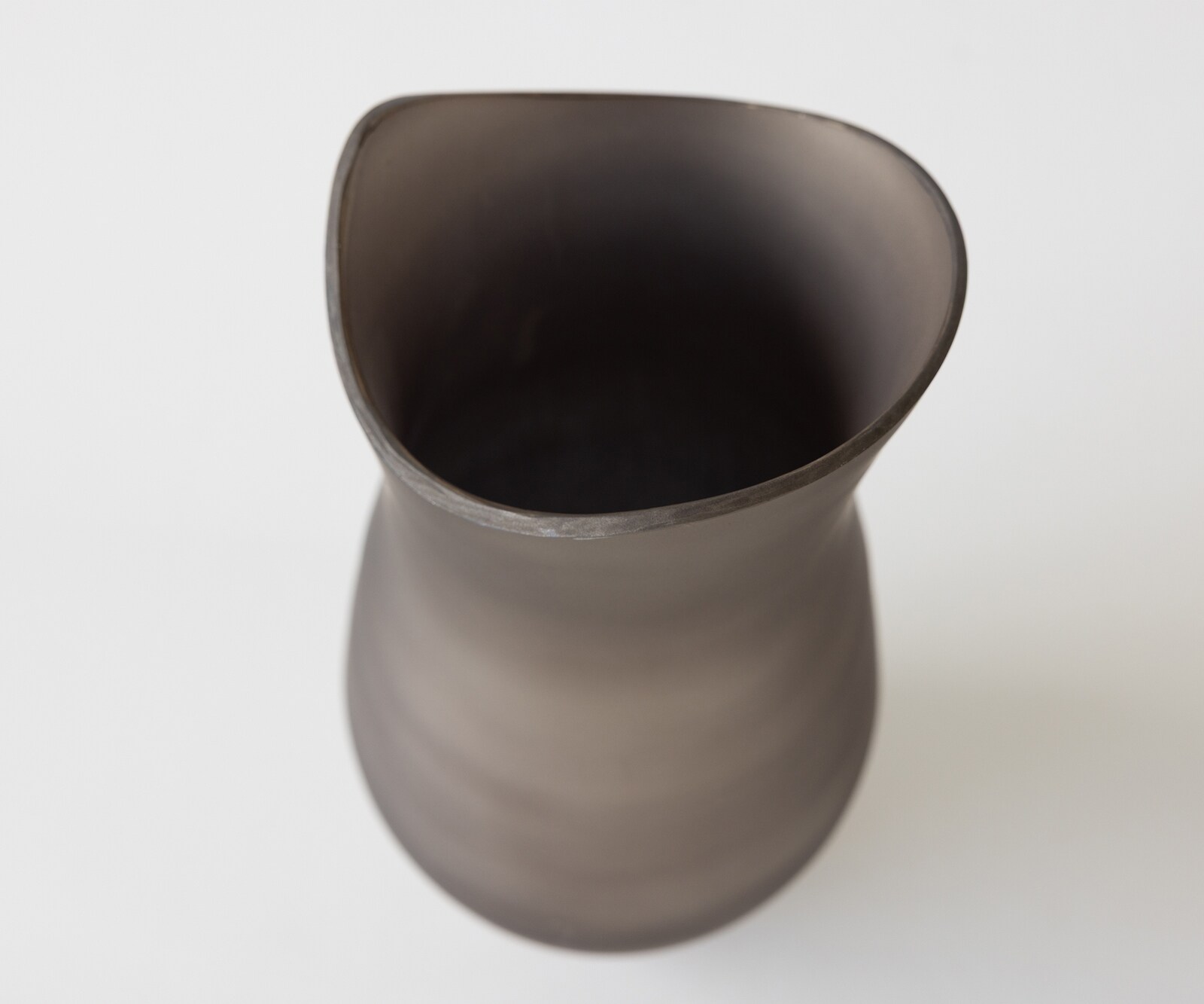 Vase Sinuo l16 x P16 x H30 cm Verre Opal Soufflé à la bouche 4