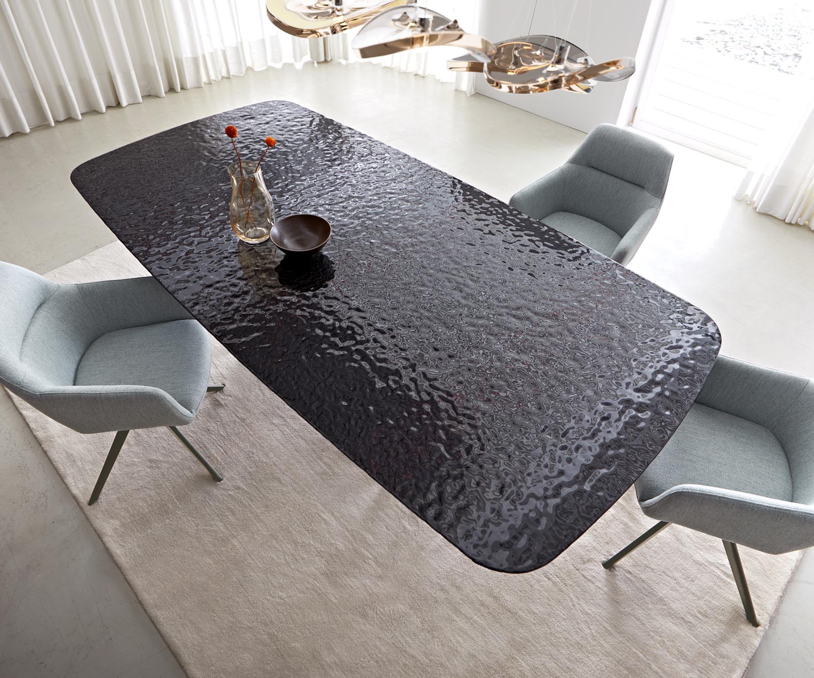 Table à manger Edge Boot 240x120 Verre en relief noir fumé Design 3D Infinity Métal finition effet titane 3