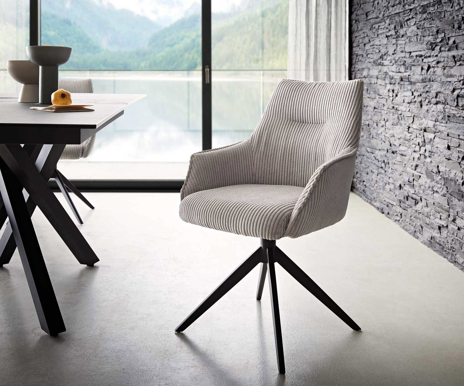 Chaise-pivotante Alja-Flex avec accoudoirs côtelé gris argenté pied croisé large noir pivotement sur 360° ressorts ensachés