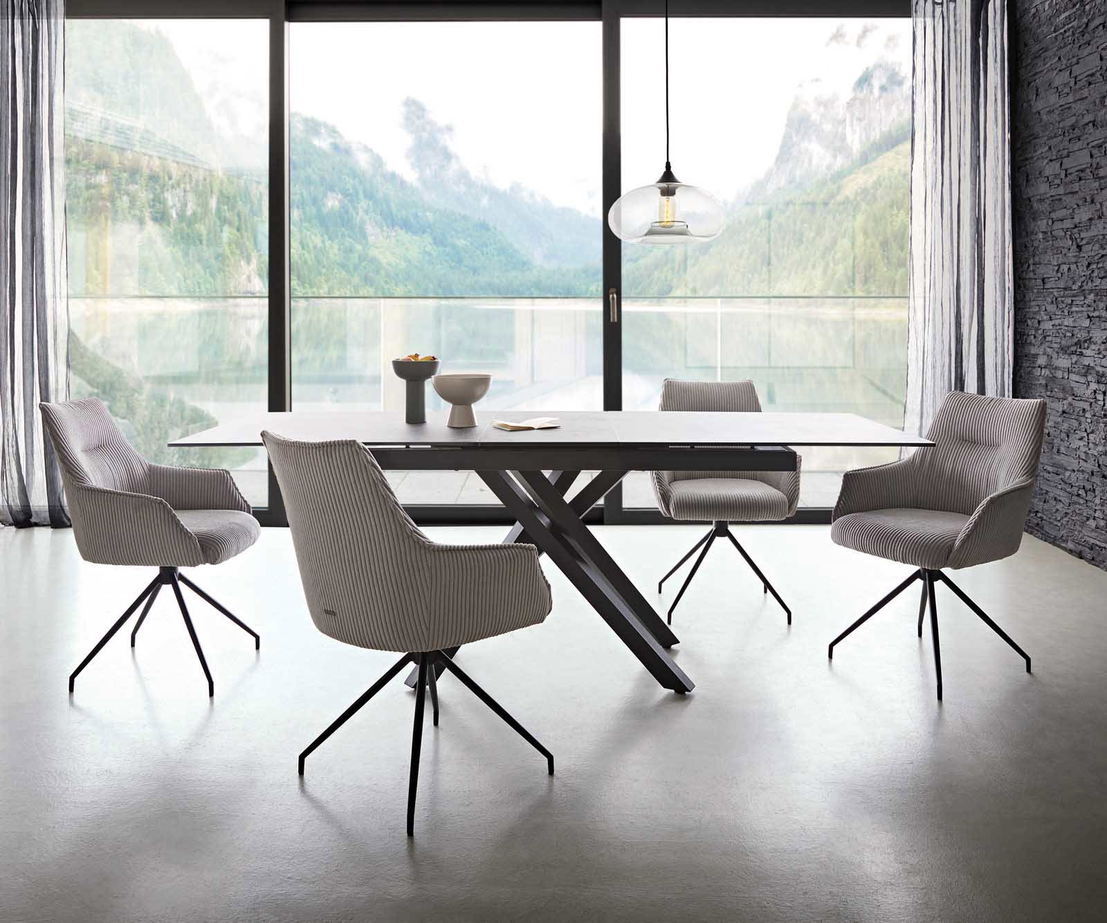 Chaise-pivotante Alja-Flex avec accoudoirs côtelé gris argenté pied croisé conique noir pivotement sur 180° ressorts ensachés 5