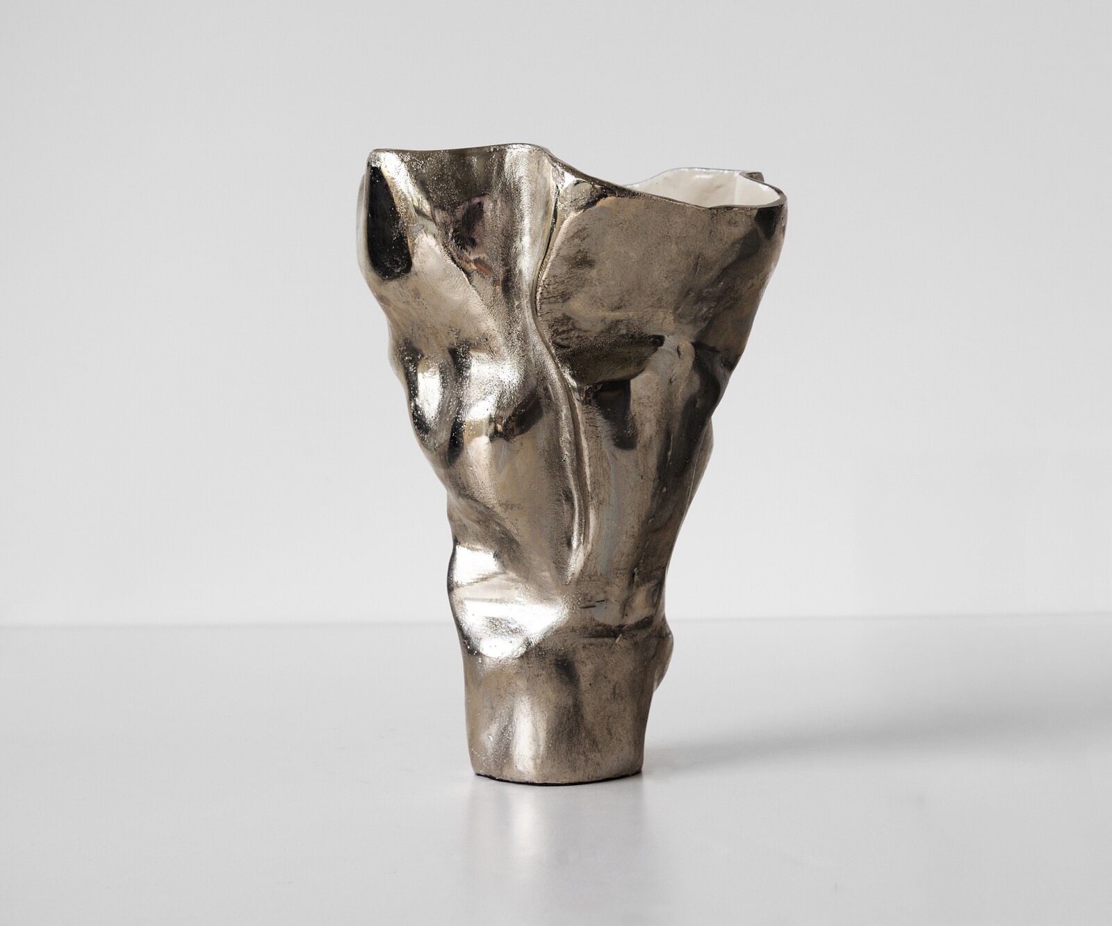 Vase Mimoro l28 x P24 x H38 cm Aluminium Platin Opal Fait main