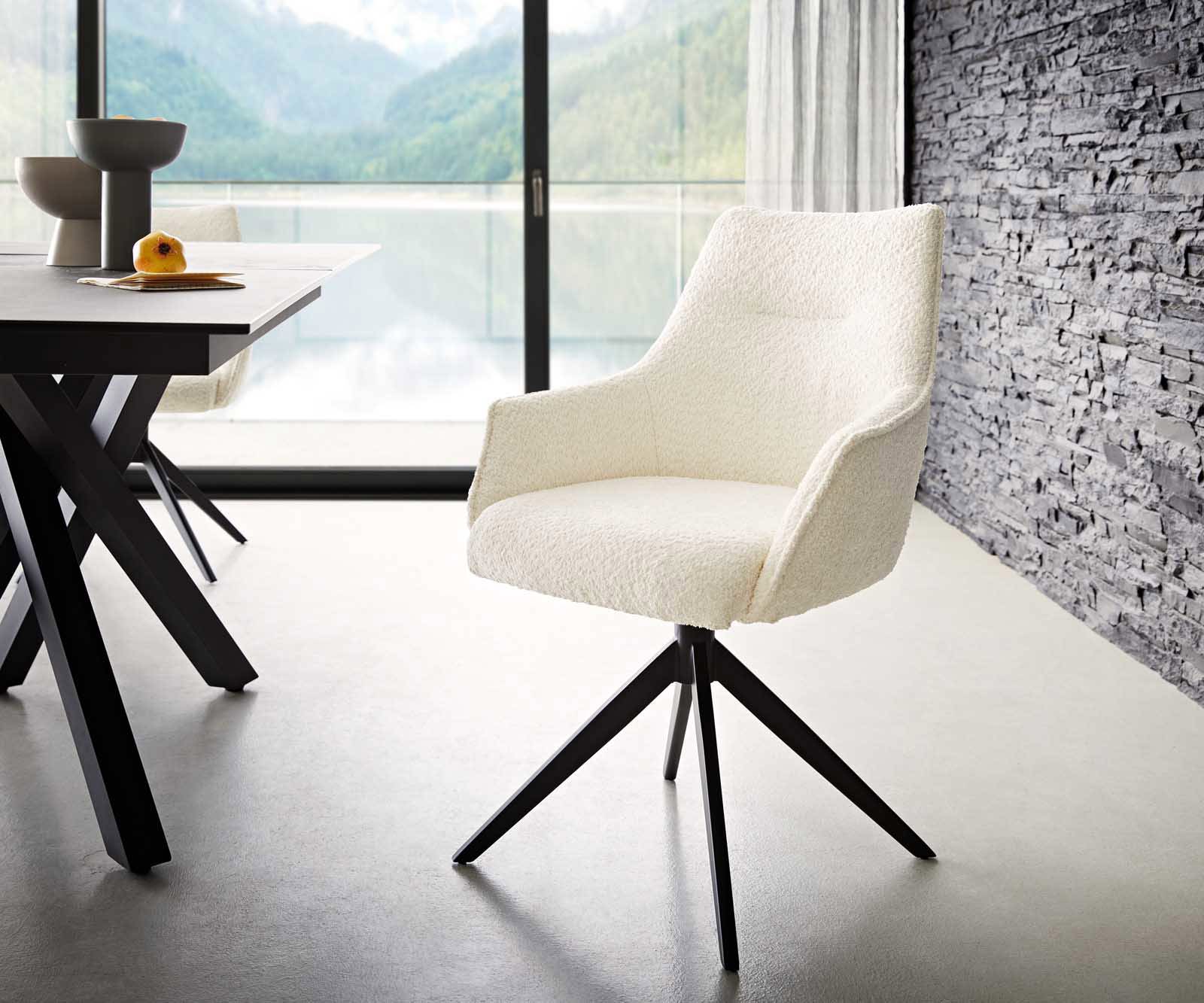 Chaise-pivotante Alja-Flex avec accoudoirs bouclé blanc pied croisé large noir pivotement sur 360° ressorts ensachés