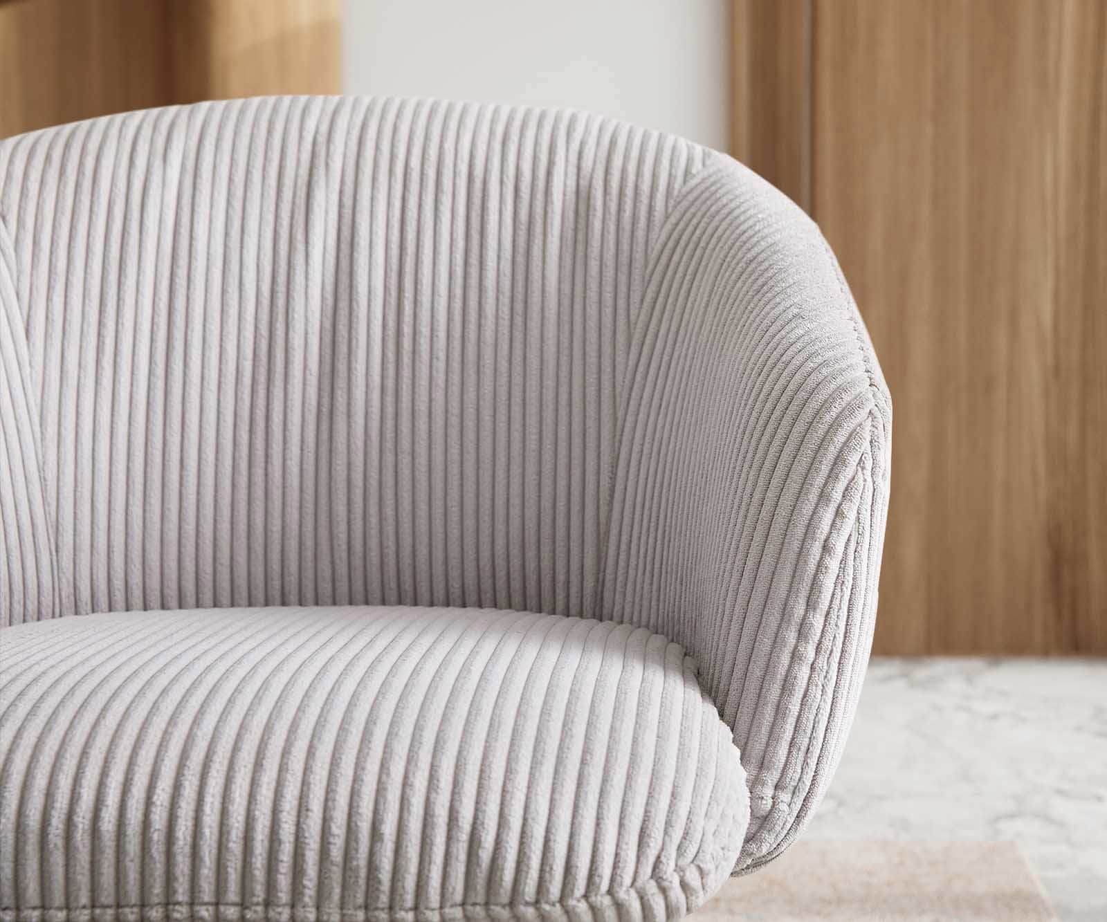 Chaise-pivotante Caja-Flex avec accoudoirs côtelé gris argenté pied en bois angulaire naturel pivotement sur 180° ressorts ensachés 3 Chaise-pivotante Caja-Flex avec accoudoirs côtelé gris argenté pied en bois angulaire naturel pivotement sur 180° ressorts ensachés 3