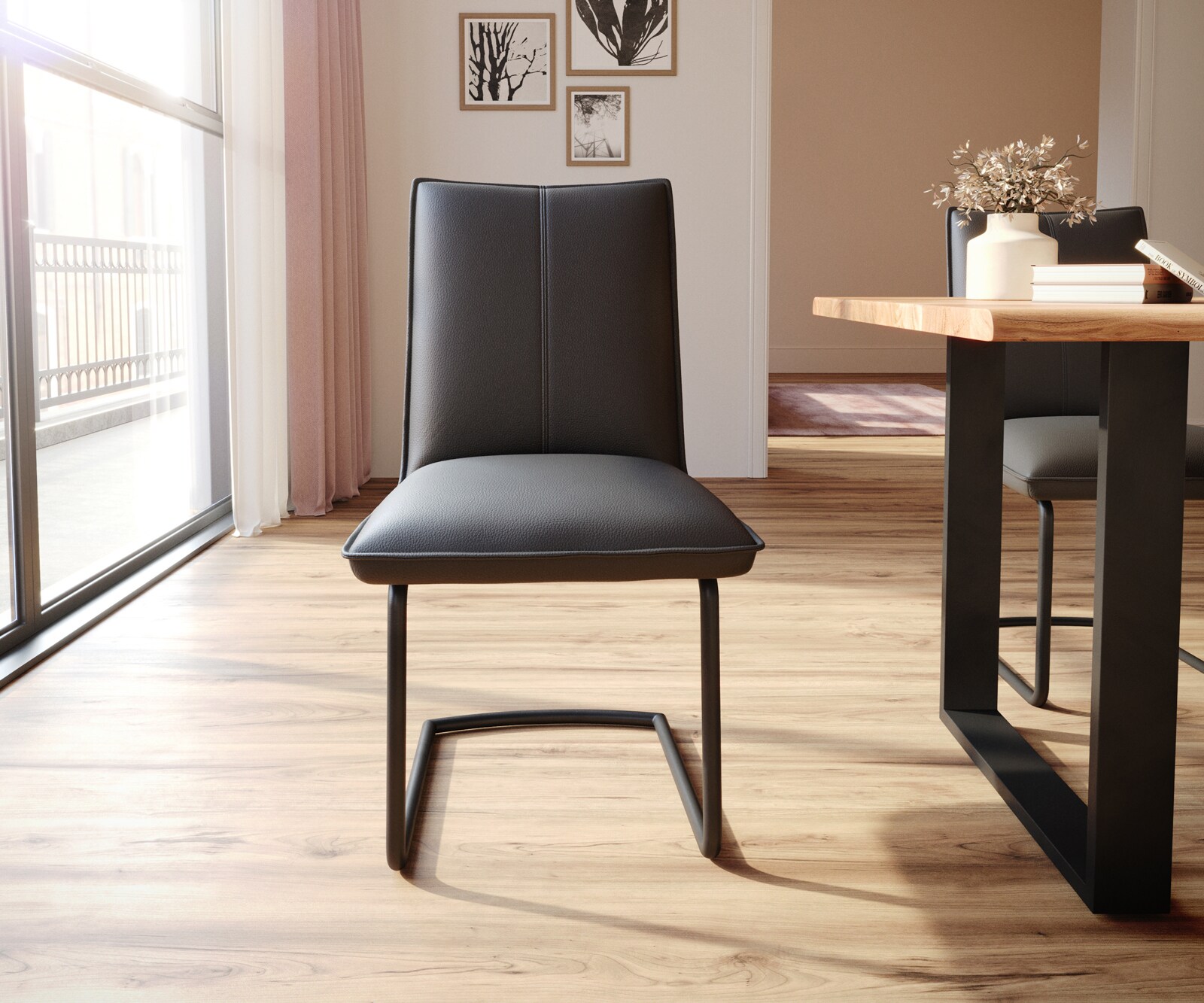Cantilever Lelio-Flex cuir de vache noir pied cantilever rond noir ressorts ensachés 1