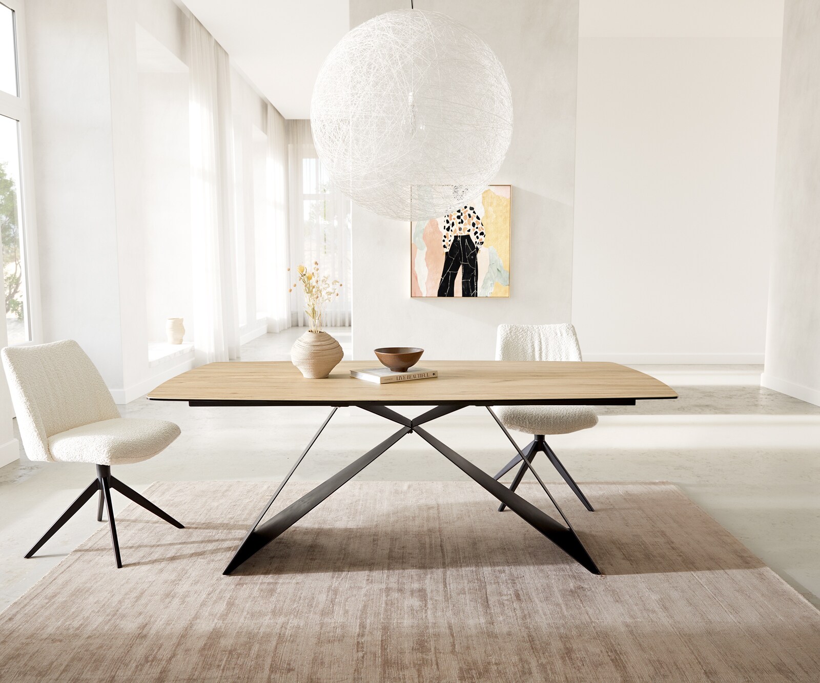 Table à manger Edge en forme de bateau 200x100 céramique Laminam® Sabbia couleur chêne cadre en V acier plat noir 3