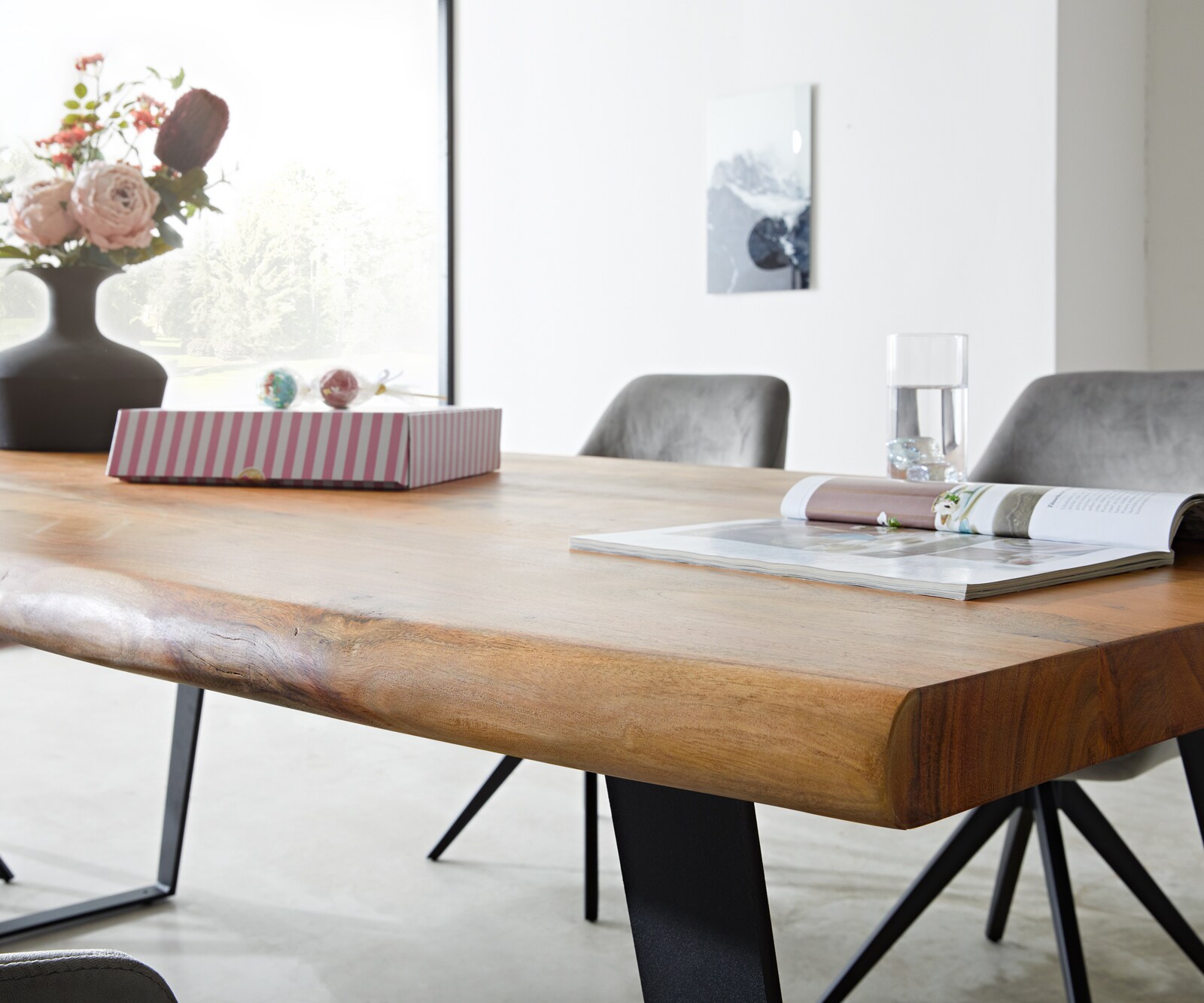 Table-à-manger Edge 200x100 XL acacia nature métal incliné Live-Edge 3 Table-à-manger Edge 200x100 XL acacia nature métal incliné Live-Edge 3