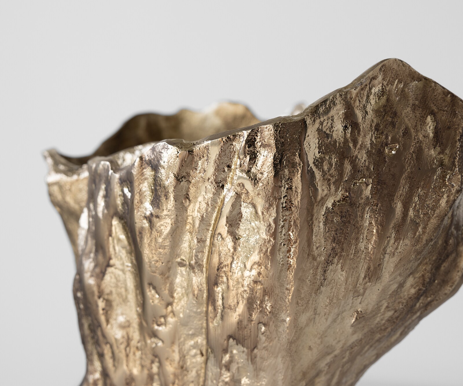 Vase Cortana l31 x P22 x H63 cm Aluminium Champagner Fait main 4
