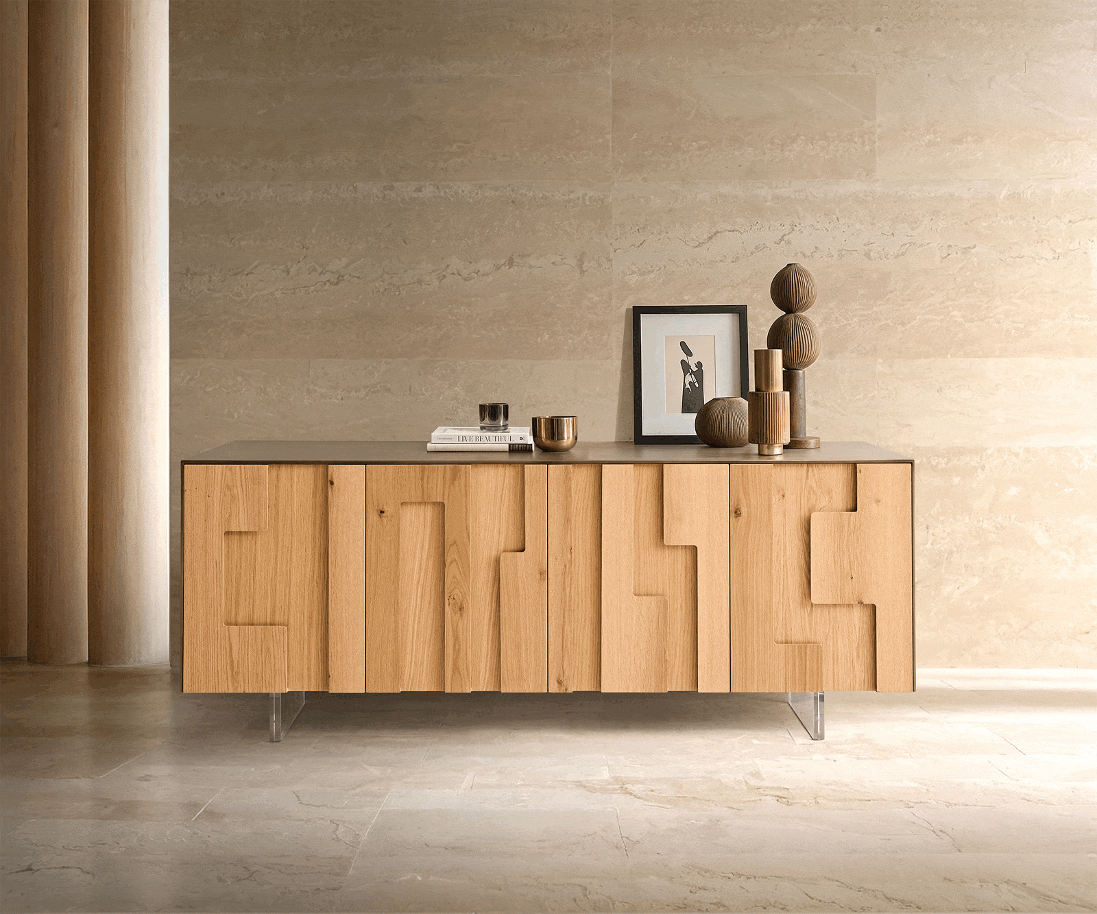 Buffet Taka 200 cm doré métallique 4 portes pied acrylique 1 Buffet Taka 200 cm doré métallique 4 portes pied acrylique 1