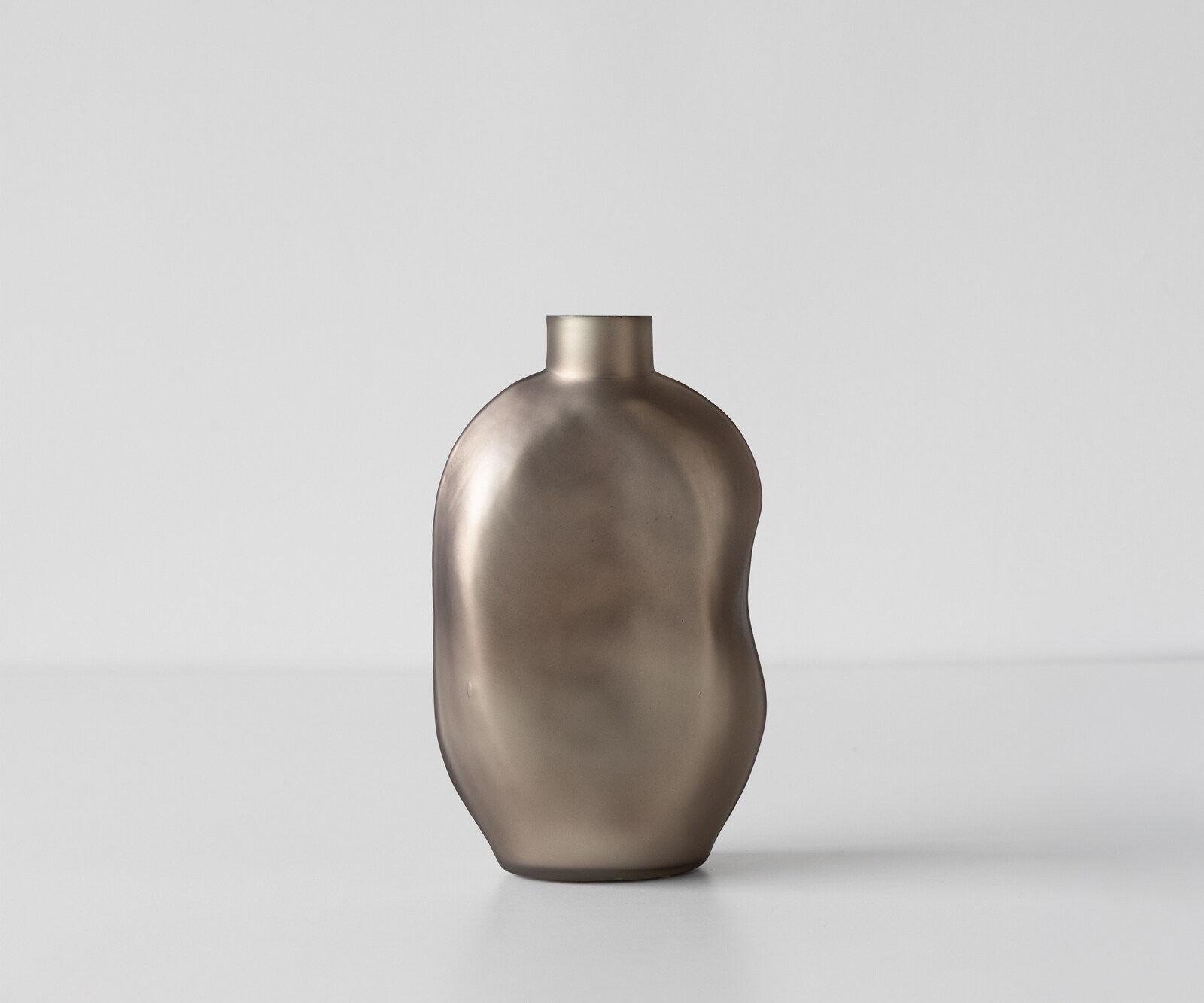 Vase Mireva l15 x P9 x H27 cm Verre Opal Soufflé à la bouche 1
