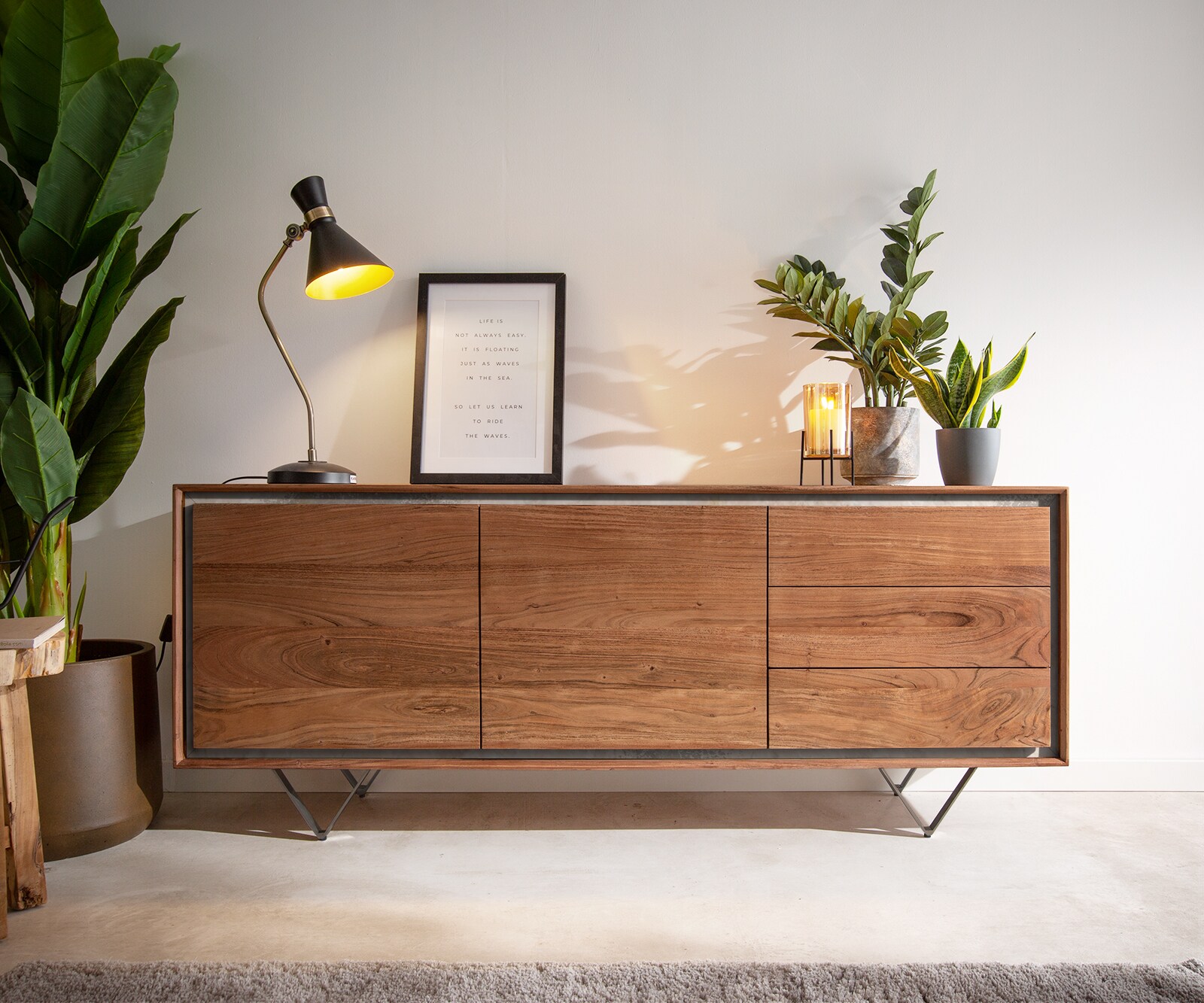 Buffet Stonegrace 175 cm acacia marron plaqué pierre 2 portes 3 tiroirs pied en V noir 1