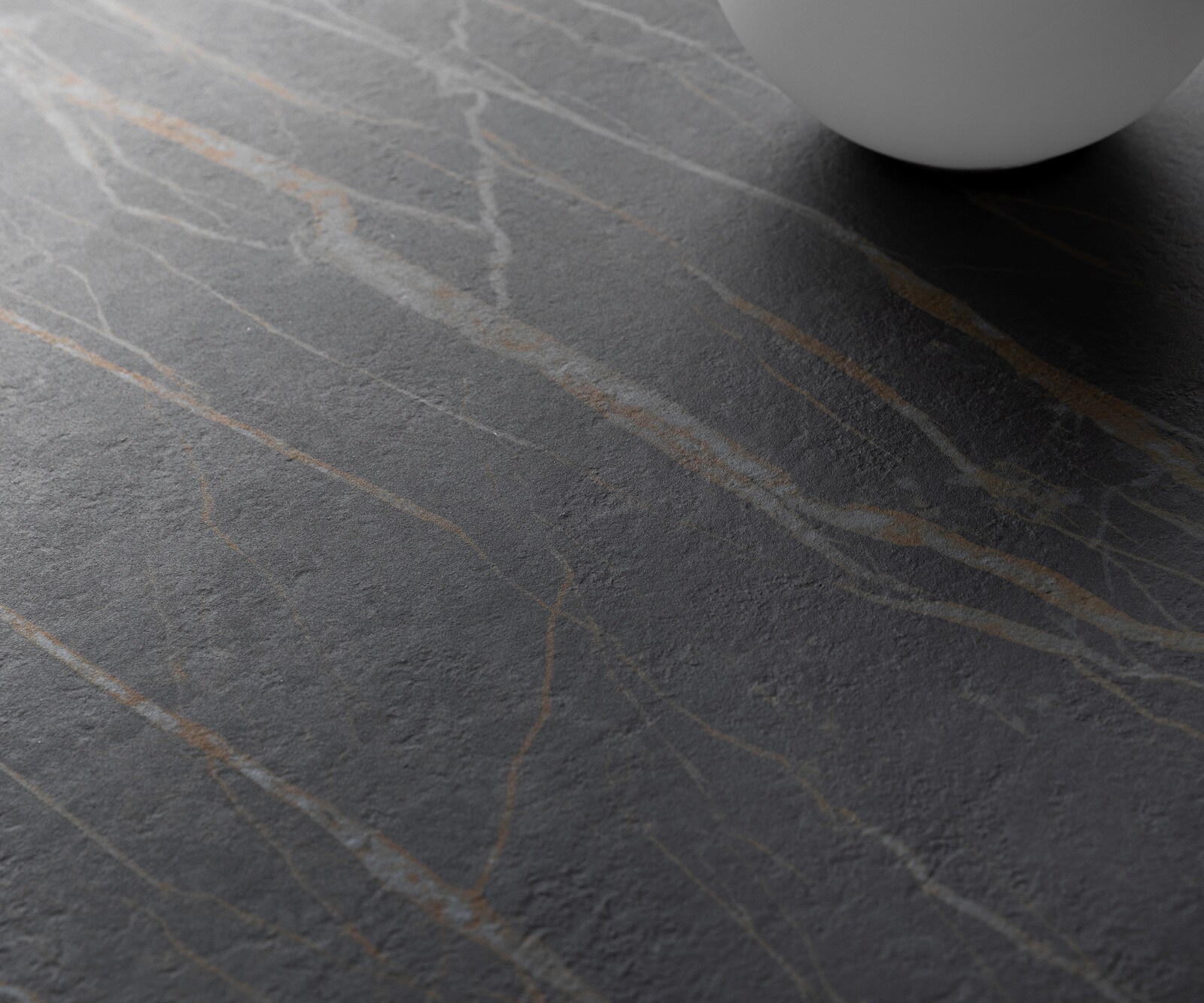 Table basse Edge Oval 140x75 cm céramique Laminam® Noir Desir brun Vibany métal noir 5