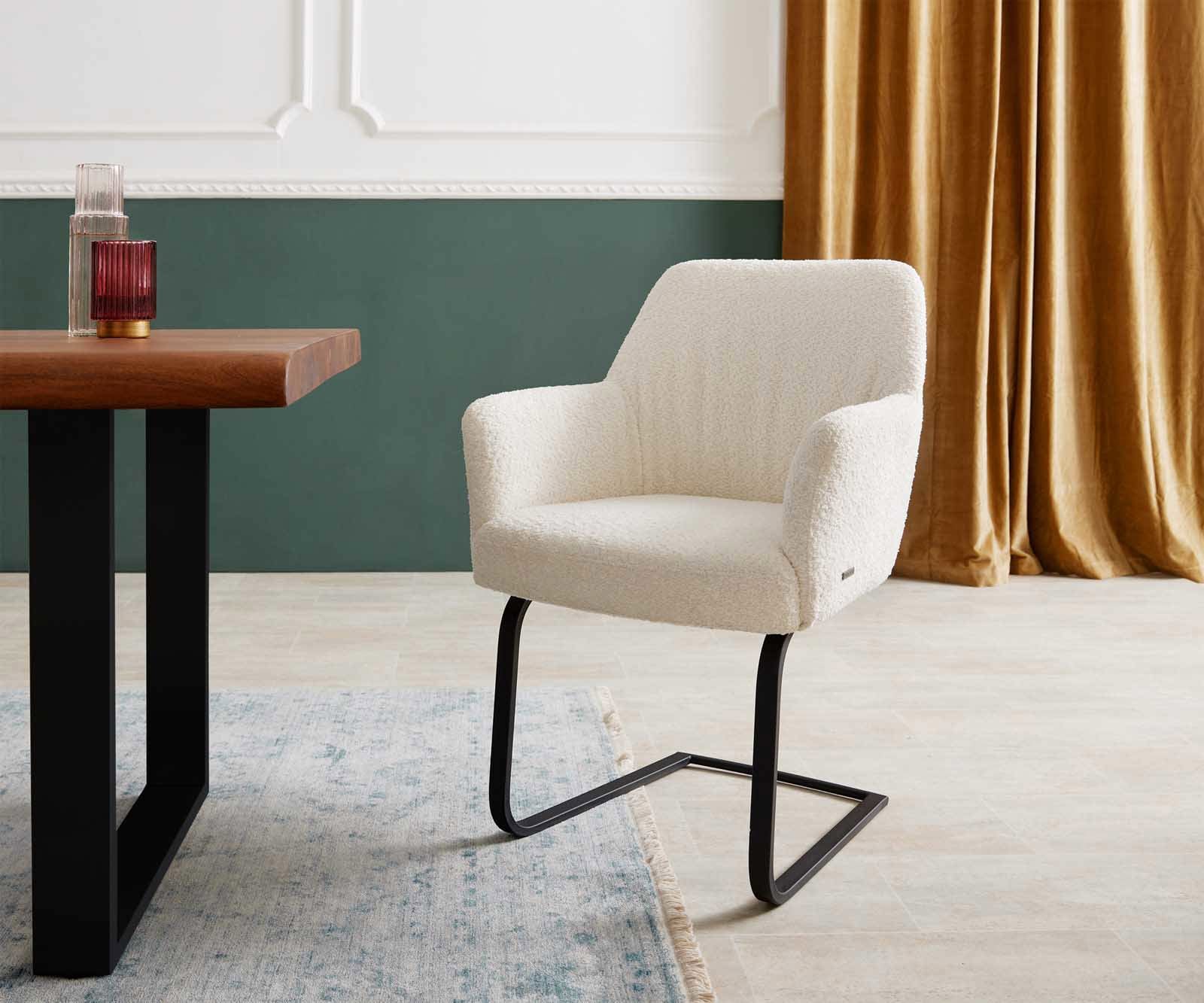 Cantilever Xana-Flex avec accoudoirs bouclé blanc pied cantilever plat noir ressorts ensachés Cantilever Xana-Flex avec accoudoirs bouclé blanc pied cantilever plat noir ressorts ensachés