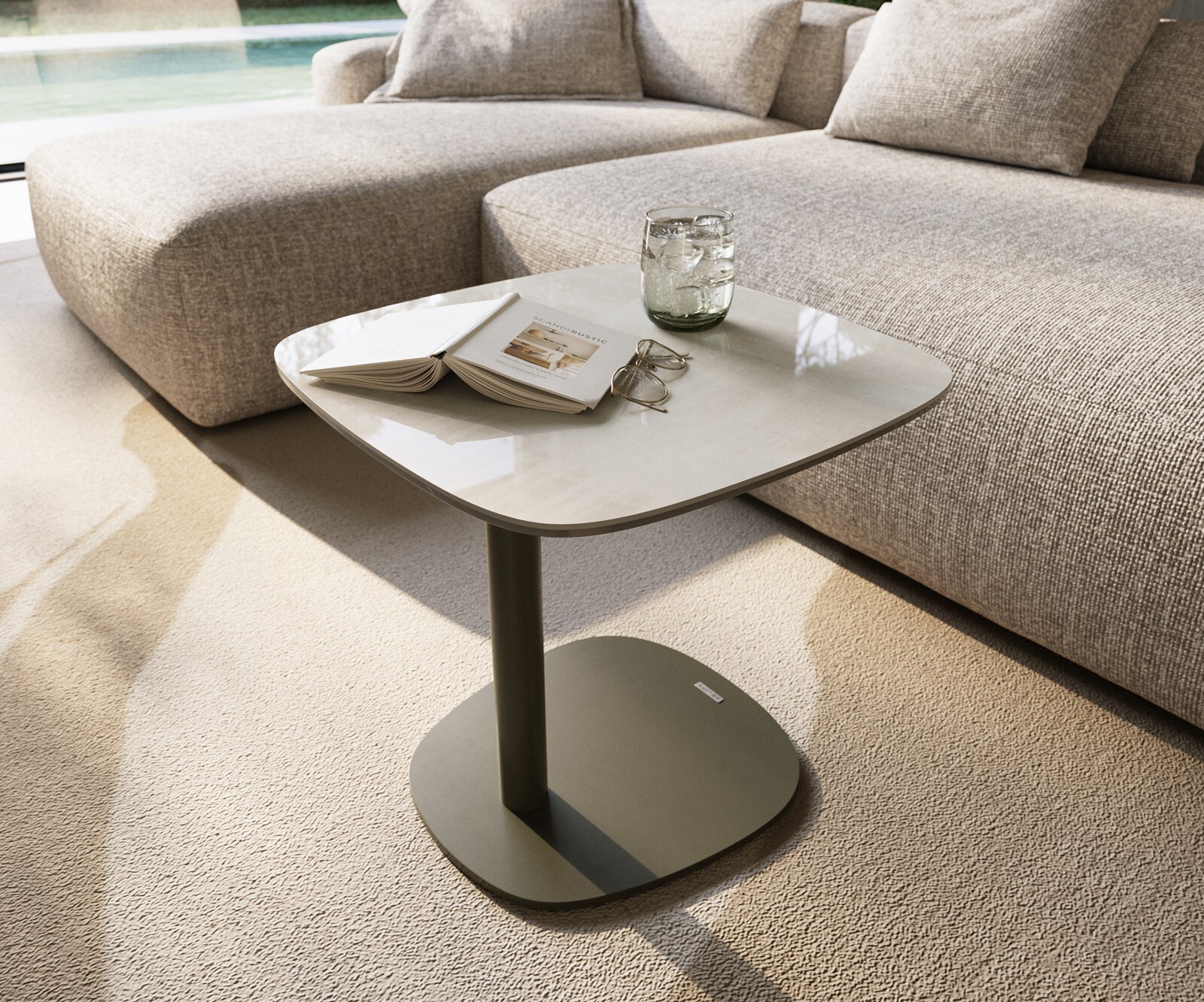 table d’appoint Edge forme bateau 50x50 cm céramique Onyx Champagne Eleny métal finition effet titane 7