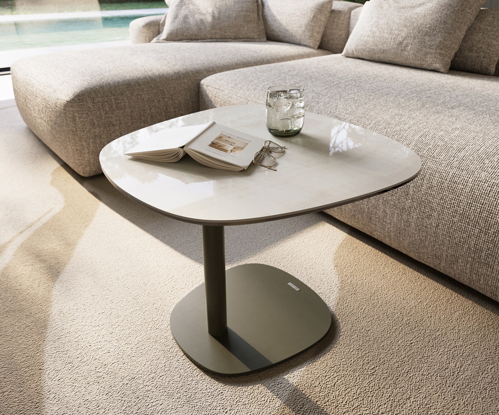 table d’appoint Edge forme bateau 60x60 cm céramique Onyx Champagne Eleny métal finition effet titane 7