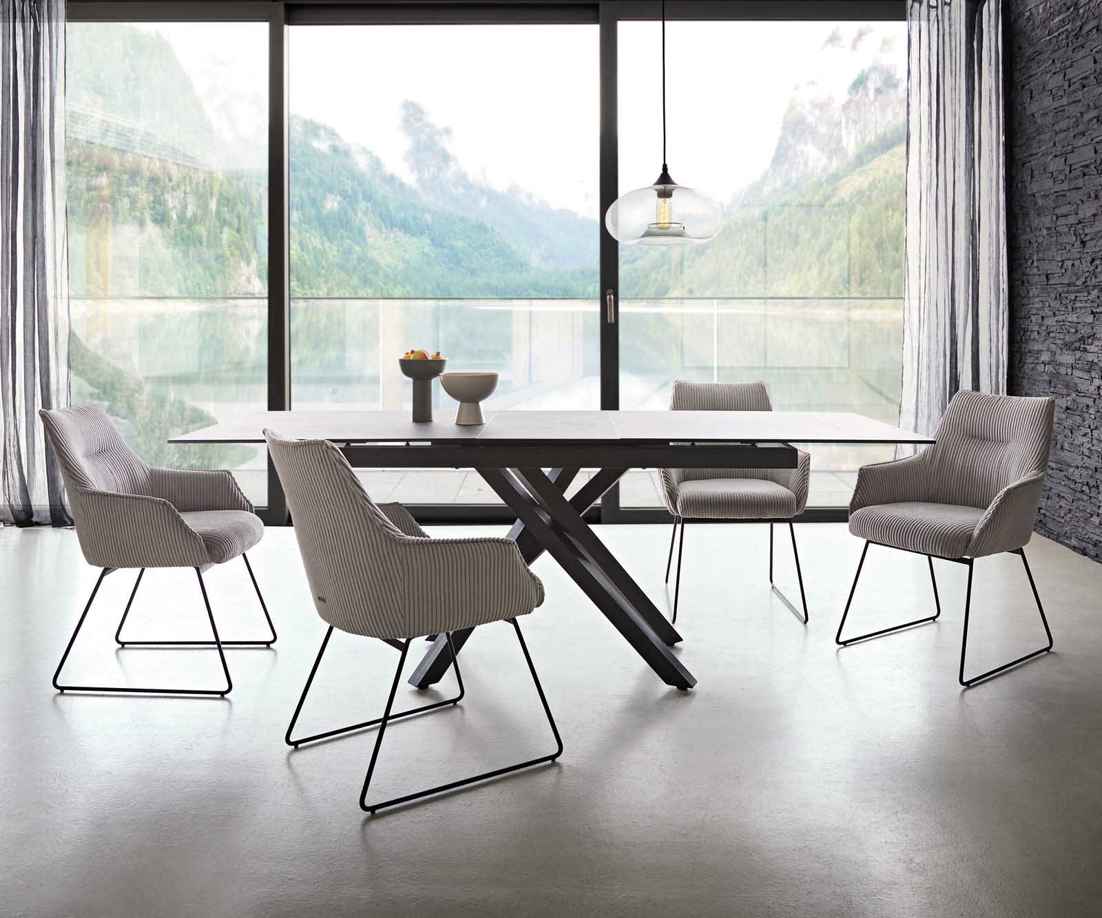 Chaise-de-salle-à-manger Alja-Flex avec accoudoirs côtelé gris argenté pied trapèze noir ressorts ensachés 3 Chaise-de-salle-à-manger Alja-Flex avec accoudoirs côtelé gris argenté pied trapèze noir ressorts ensachés 3