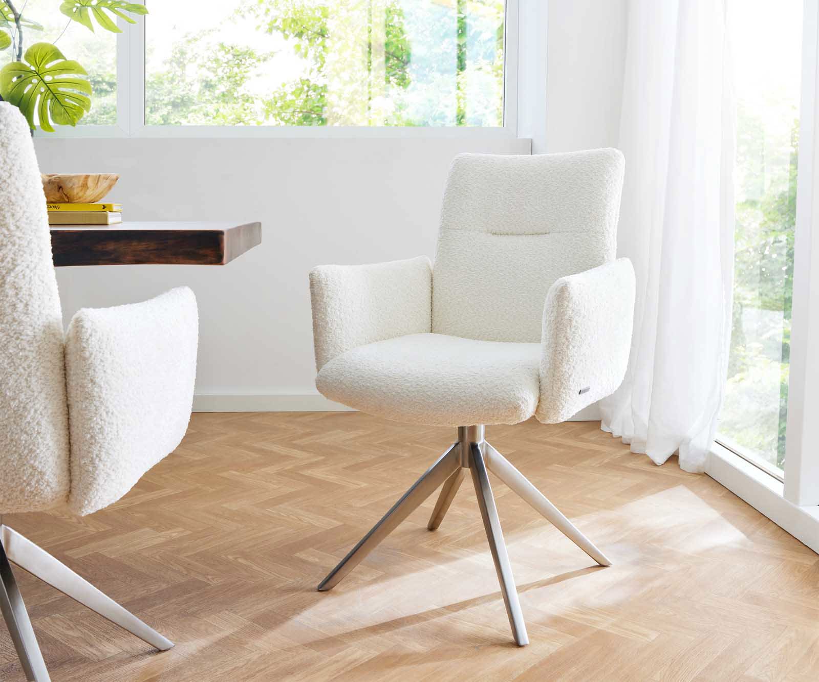 Chaise-pivotante Jova-Flex avec accoudoirs bouclé blanc pied croisé large acier inoxydable brossé pivotement sur 360° ressorts ensachés