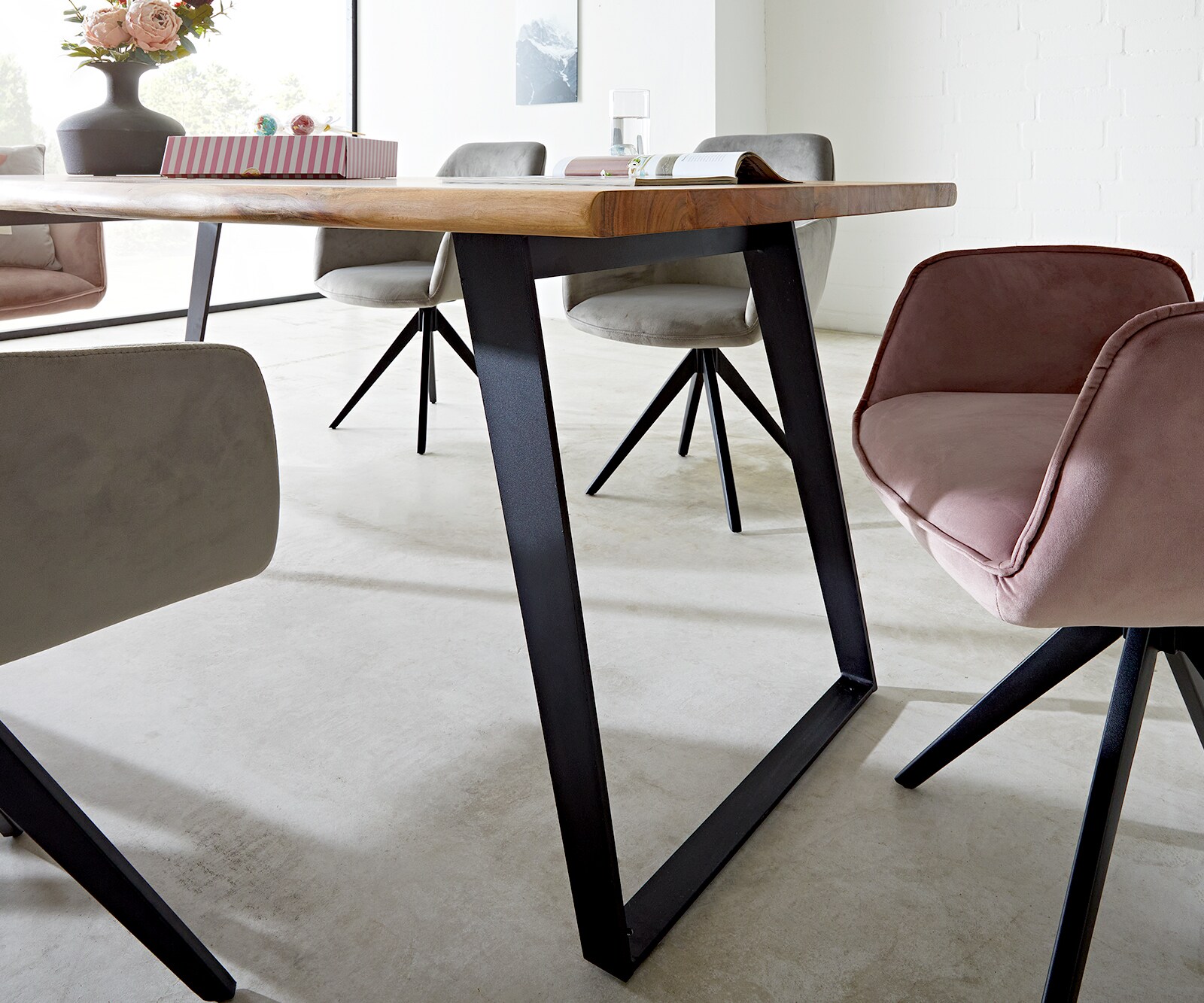 Table-à-manger Edge 200x100 acacia nature métal incliné Live-Edge 6