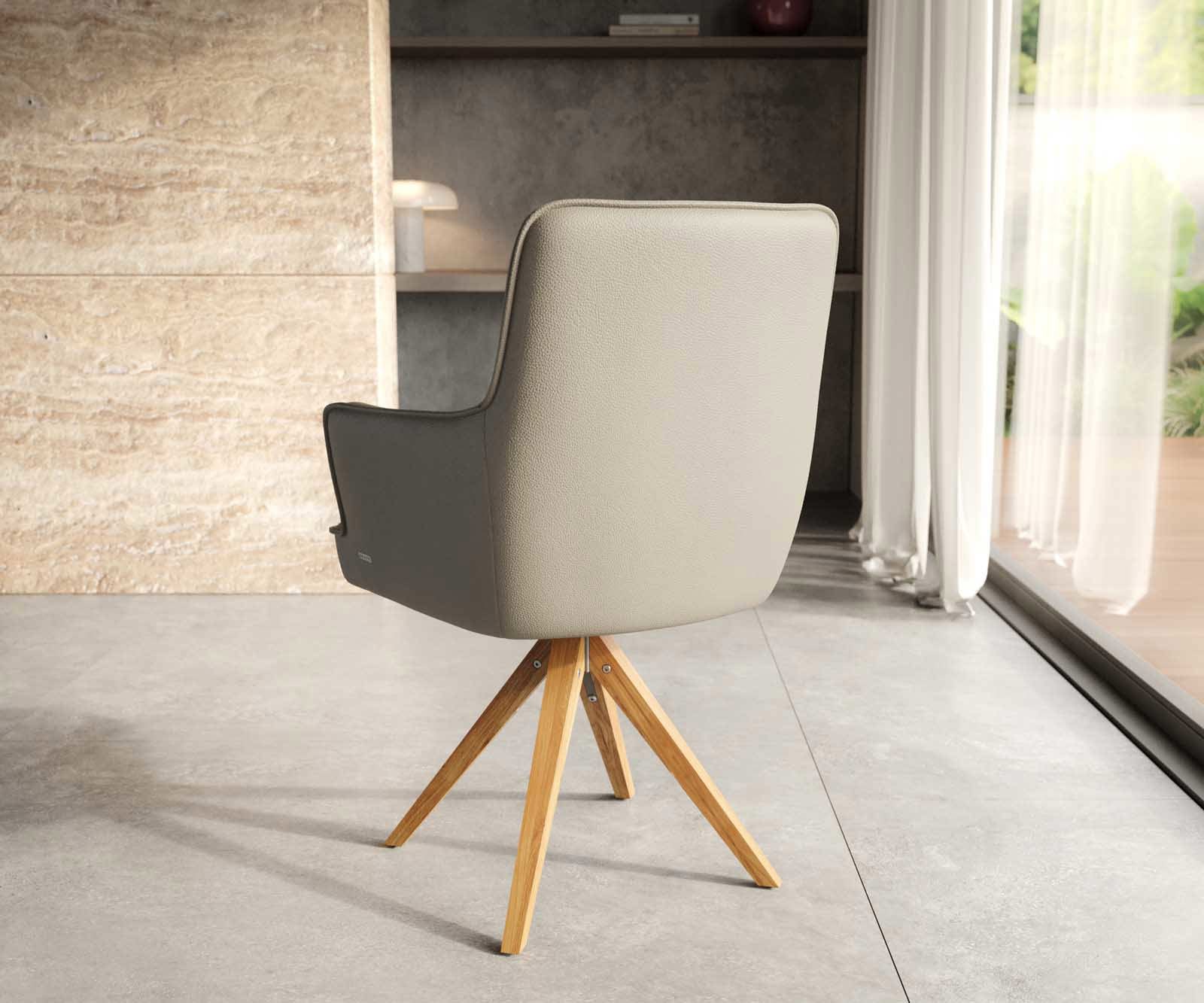 Chaise-pivotante Heira-Flex avec accoudoirs cuir de vache couleur boue pied en bois angulaire naturel pivotement sur 180° ressorts ensachés 3 Chaise-pivotante Heira-Flex avec accoudoirs cuir de vache couleur boue pied en bois angulaire naturel pivotement sur 180° ressorts ensachés 3