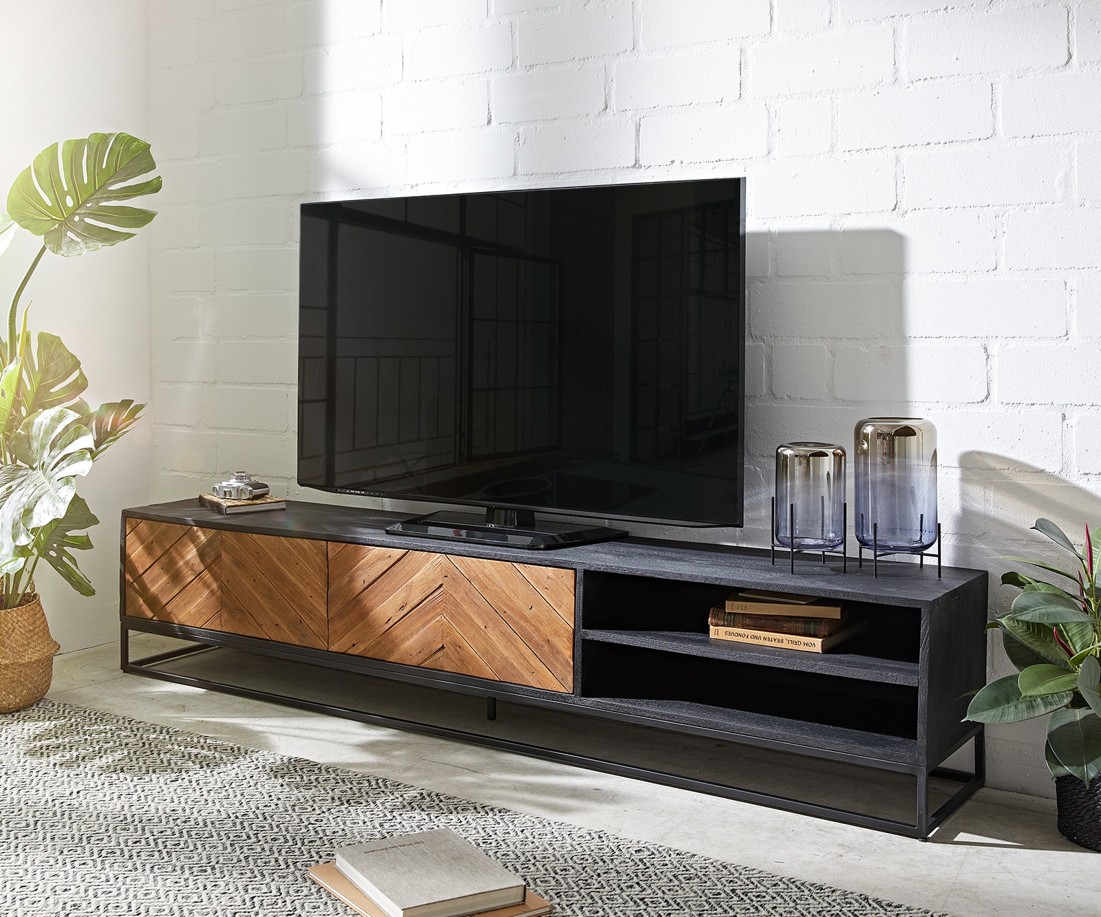 Meuble TV Famke 200 cm mangue teck 2 portes 2 compartiments Meuble TV Famke 200 cm mangue teck 2 portes 2 compartiments
