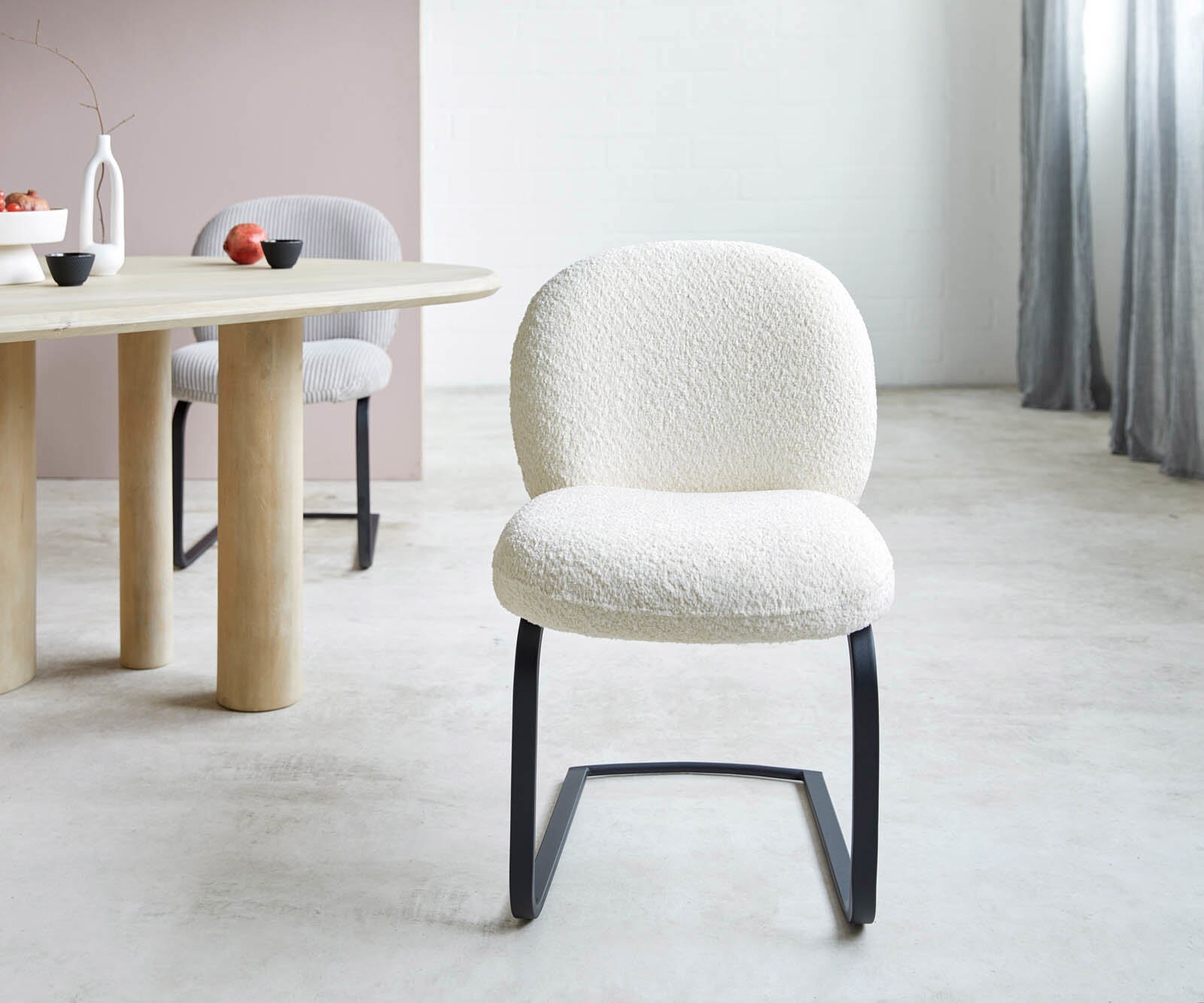 Cantilever Nube-Flex bouclé blanc pied cantilever plat noir ressorts ensachés 2