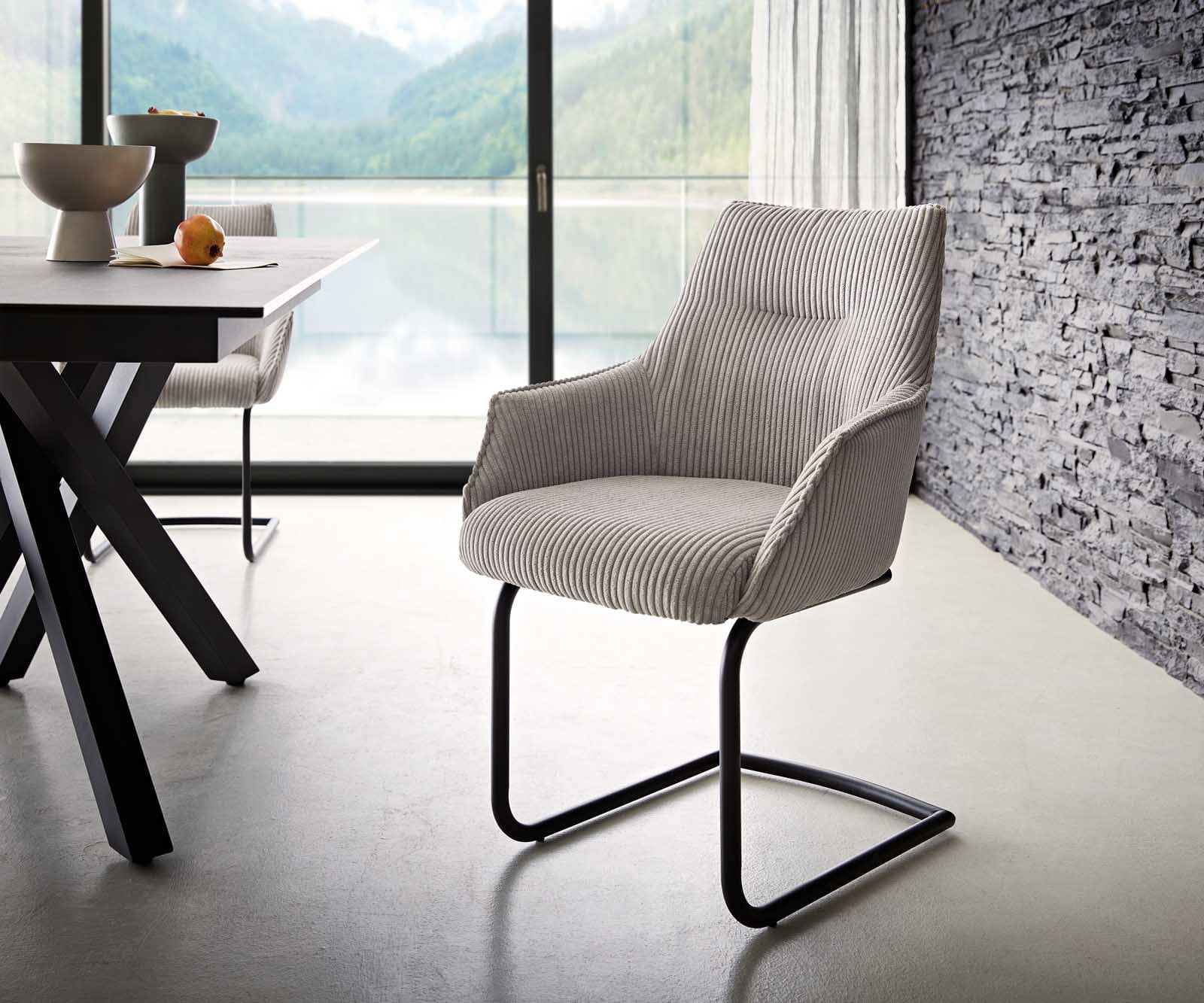 Cantilever Alja-Flex avec accoudoirs côtelé gris argenté pied cantilever rond noir ressorts ensachés Cantilever Alja-Flex avec accoudoirs côtelé gris argenté pied cantilever rond noir ressorts ensachés