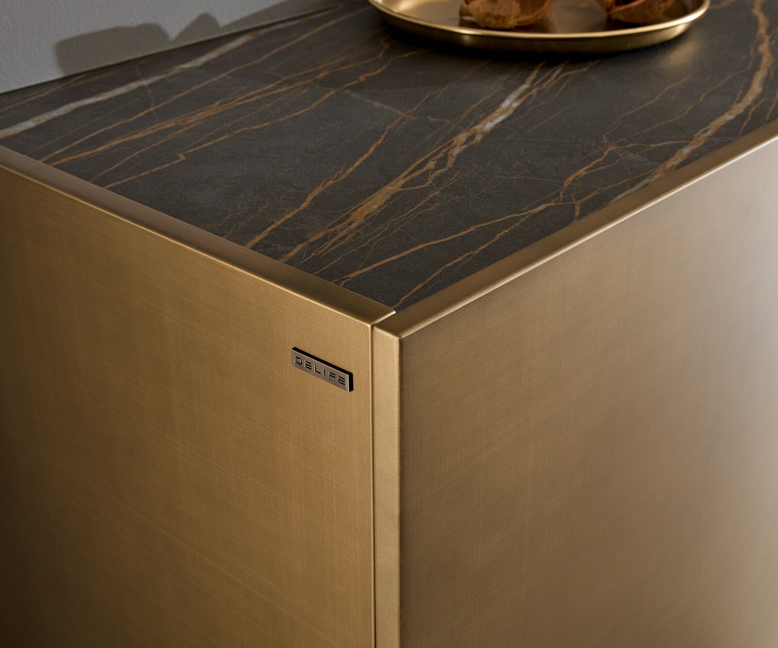 Buffet Kazu 220 cm Or métallique 4 portes Pied acrylique Céramique Laminam®Noir Desir Marron 4