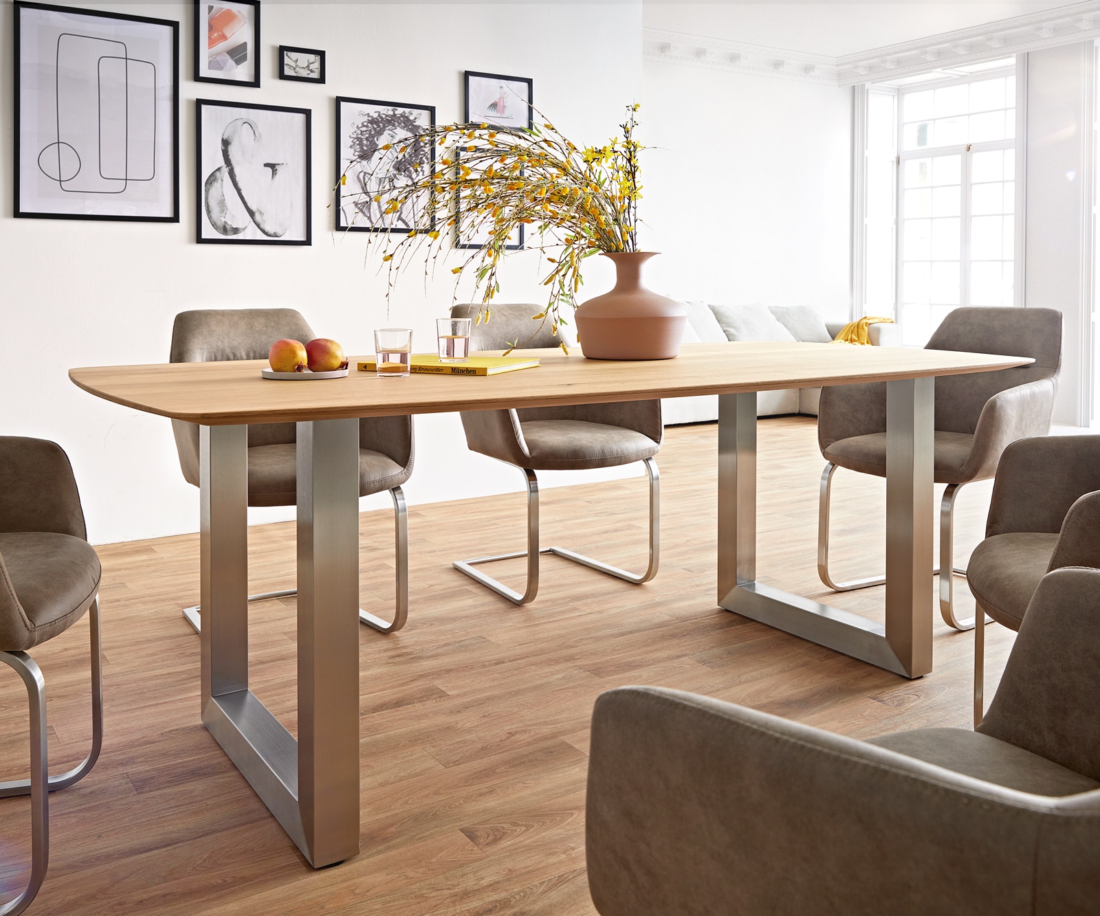 Table à manger Edge Boot 200x100x2,5-3 chêne nature acier inoxydable large bord suisse Table à manger Edge Boot 200x100x2,5-3 chêne nature acier inoxydable large bord suisse