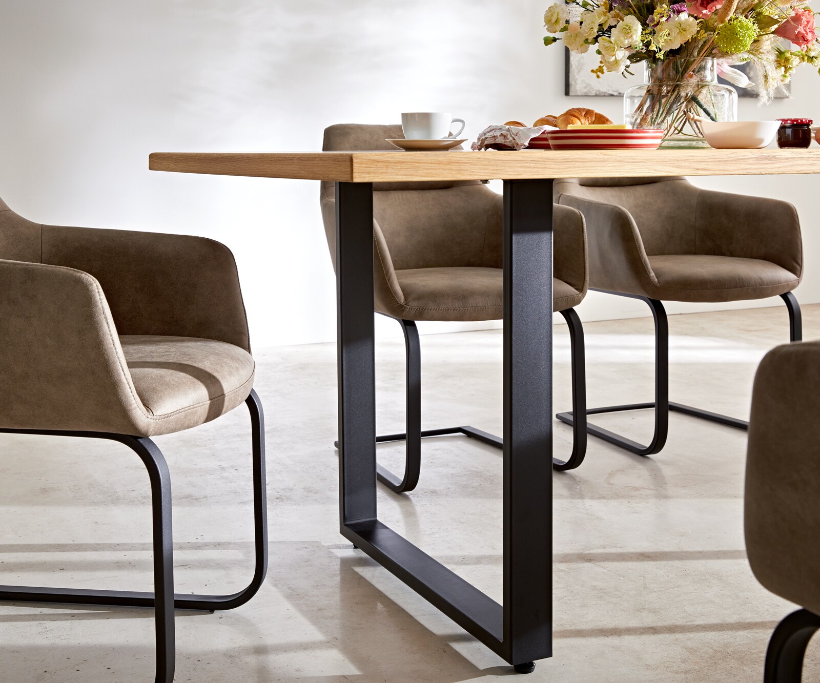 Table à manger Edge-pure 200x100 chêne nature Fishbone patin noir 5