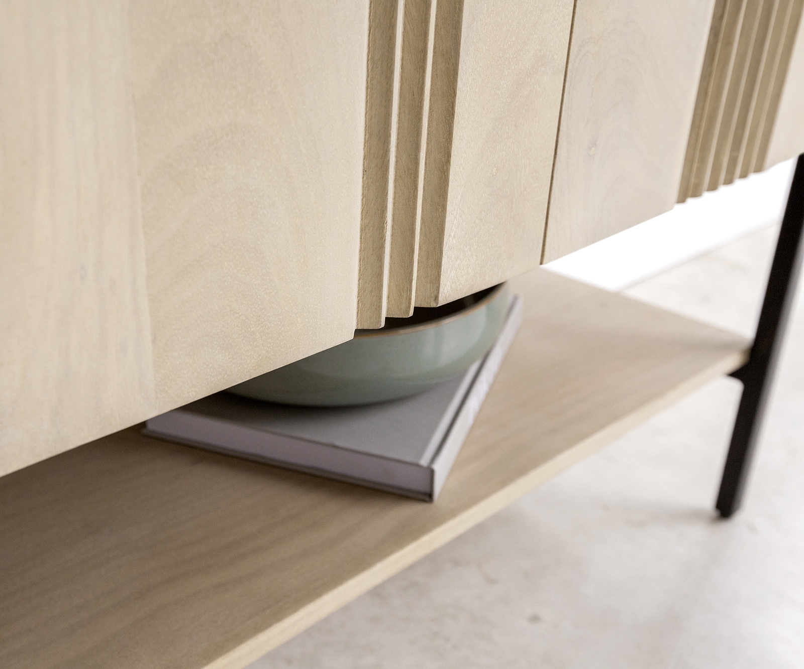 Buffet-hautNestos 90x140 cm Manguier White Wash Métal noir 2 portes 4 Buffet-hautNestos 90x140 cm Manguier White Wash Métal noir 2 portes 4