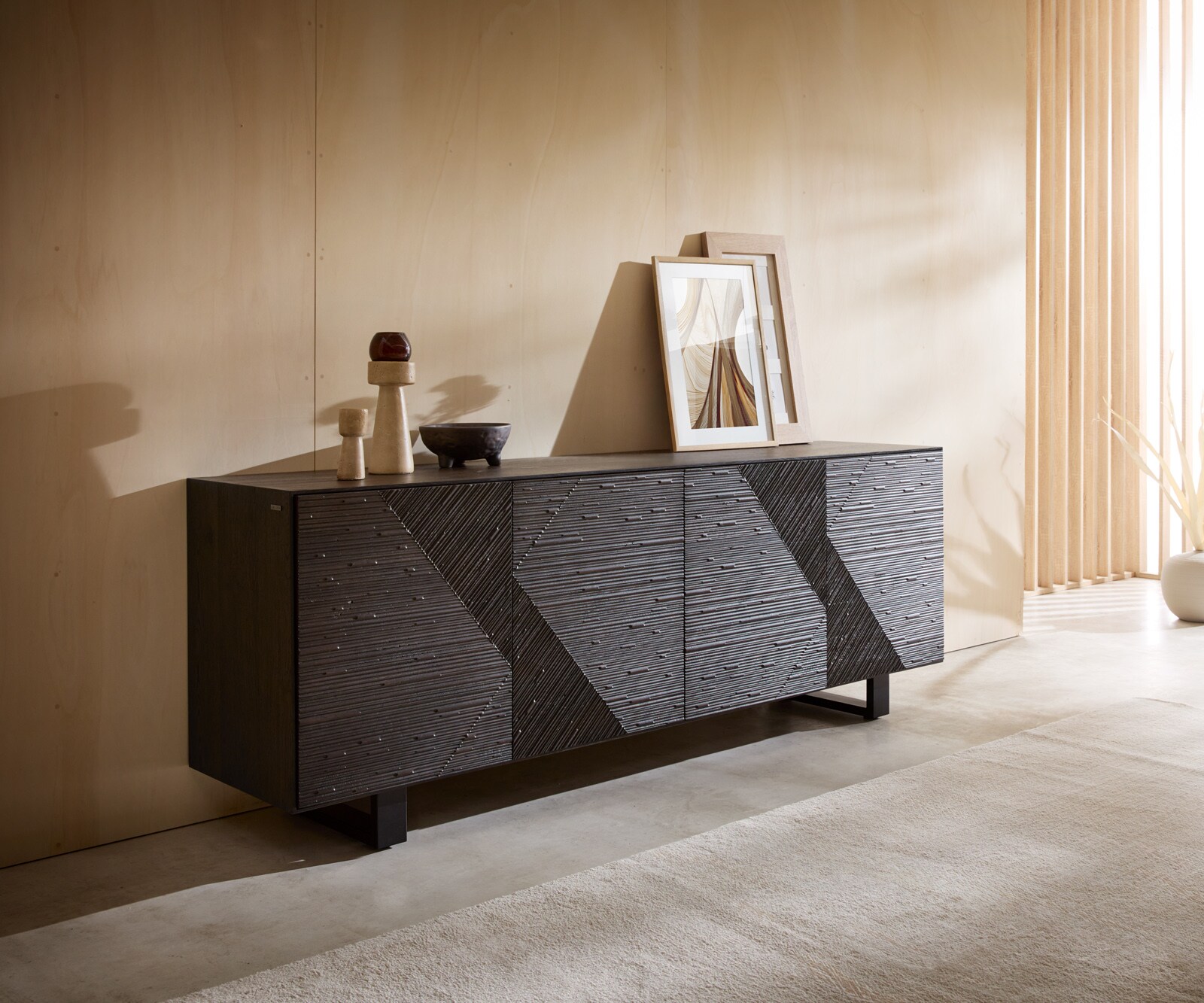 Buffet Tereos 200 cm Frêne brun foncé Effet 3D 4 portes Patins métalliques noirs 1