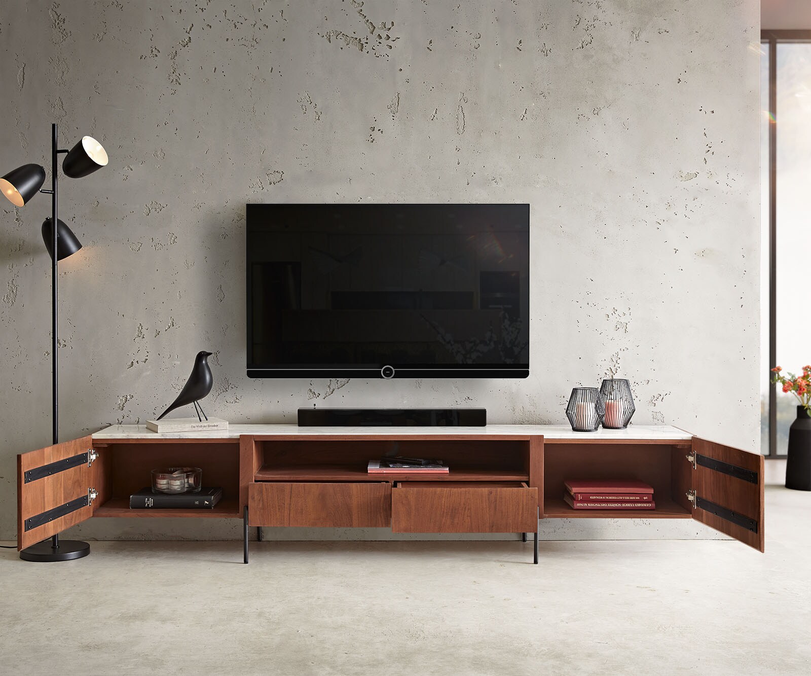 Meuble-TV Secara 220 cm acacia marron 2 portes 2 tiroirs marbre pieds noirs 3