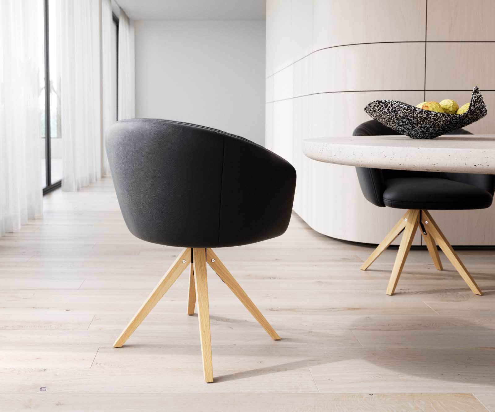 Chaise-pivotante Caja-Flex avec accoudoirs cuir de vache noir pied en bois angulaire naturel pivotement sur 180° ressorts ensachés 4 Chaise-pivotante Caja-Flex avec accoudoirs cuir de vache noir pied en bois angulaire naturel pivotement sur 180° ressorts ensachés 4