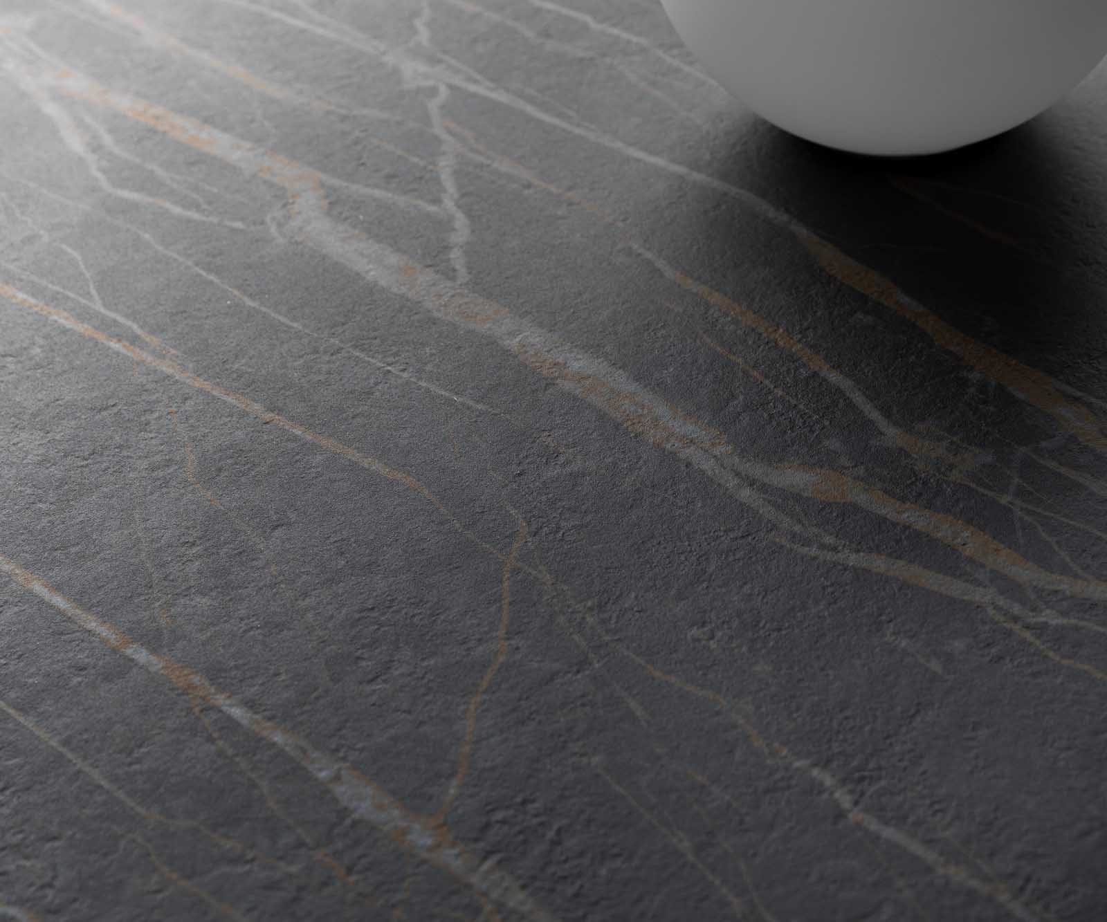 Table-basse Torell 80x80 cm Céramique Laminam®Noir Désir Marron Cadre métallique finition effet titane 3
