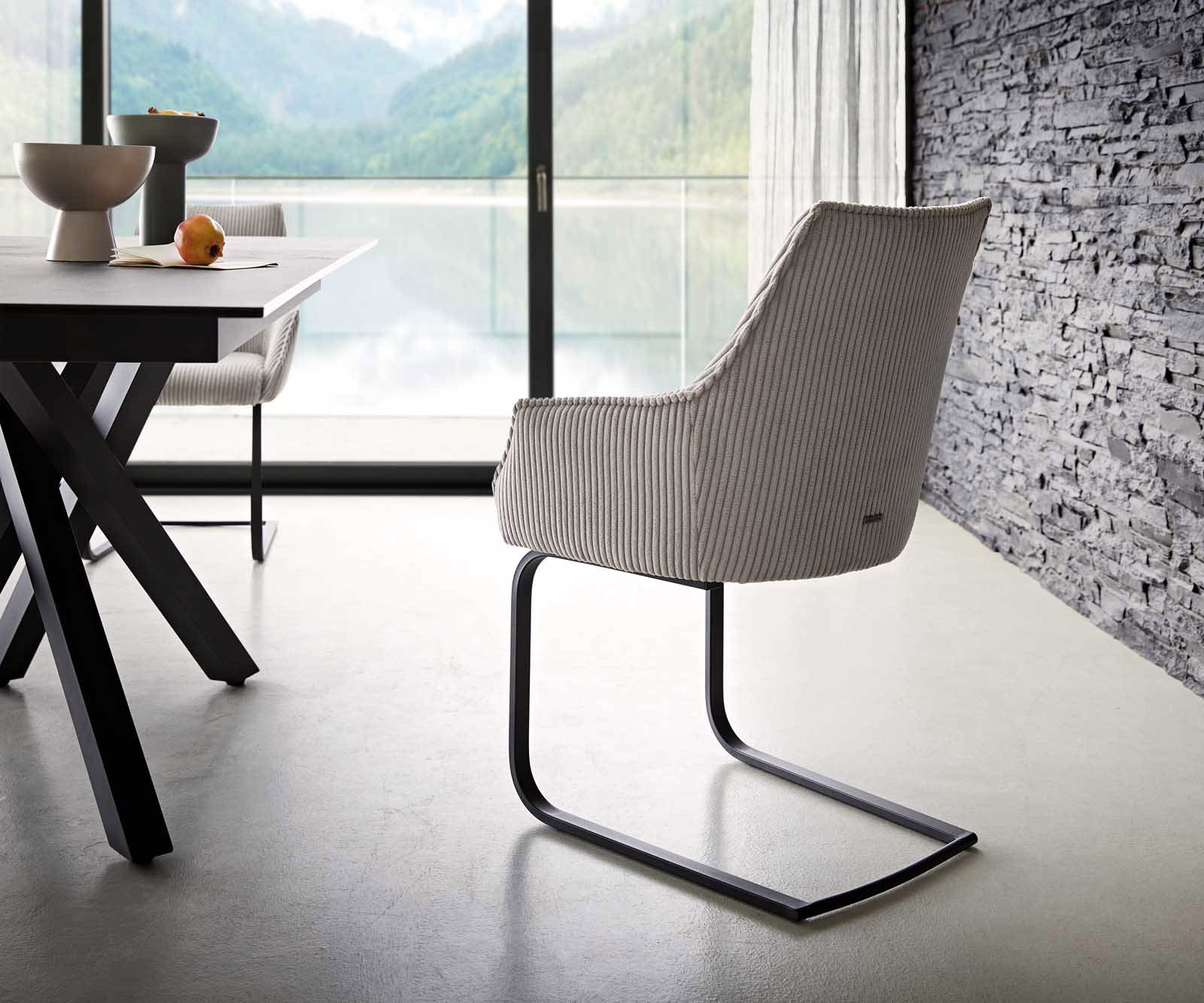 Cantilever Alja-Flex avec accoudoirs côtelé gris argenté pied cantilever plat noir ressorts ensachés 4 Cantilever Alja-Flex avec accoudoirs côtelé gris argenté pied cantilever plat noir ressorts ensachés 4