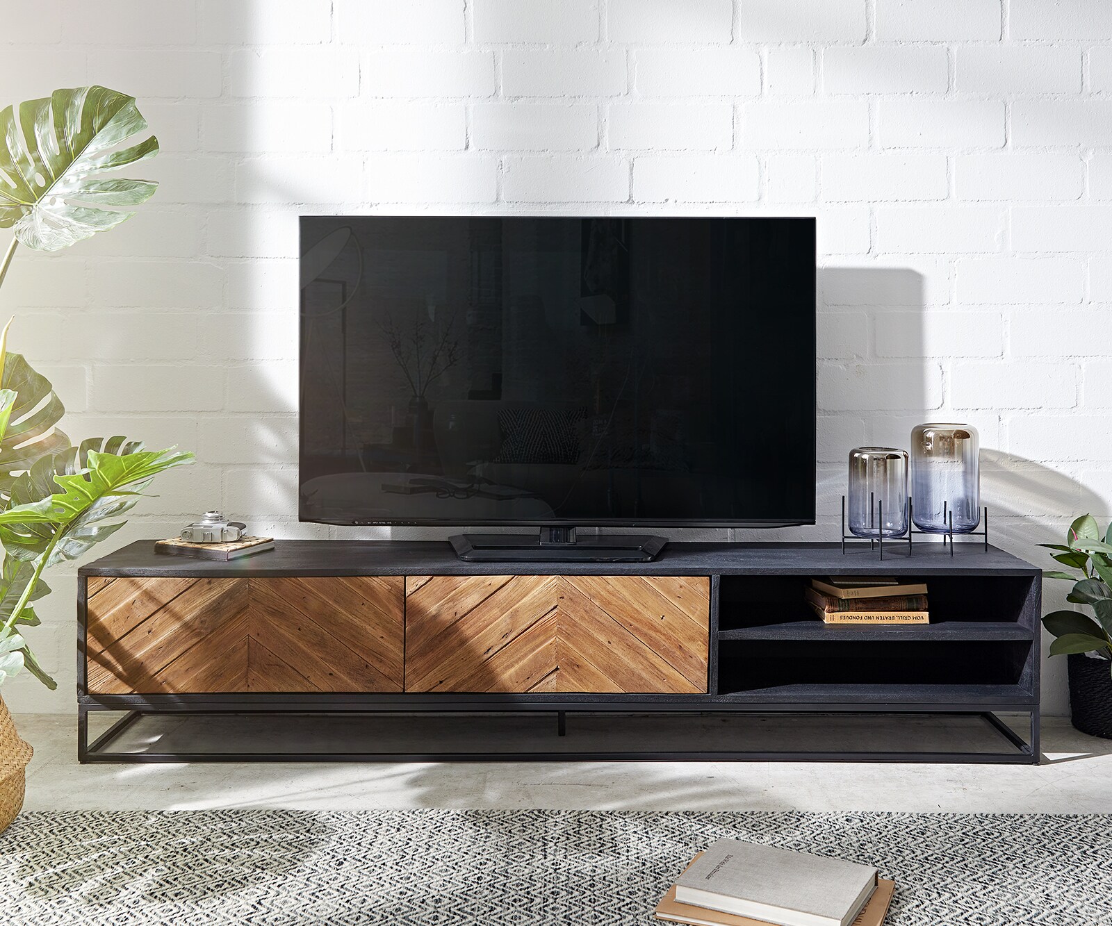 Meuble TV Famke 200 cm mangue teck 2 portes 2 compartiments 1 Meuble TV Famke 200 cm mangue teck 2 portes 2 compartiments 1
