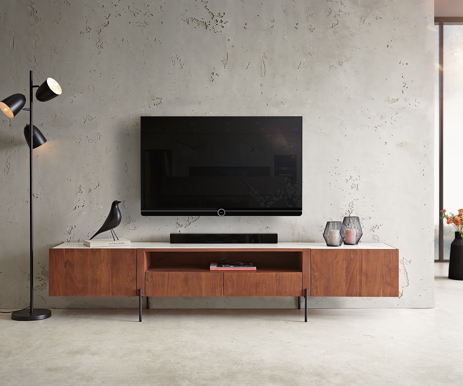 Meuble-TV Secara 220 cm acacia marron 2 portes 2 tiroirs marbre pieds noirs Meuble-TV Secara 220 cm acacia marron 2 portes 2 tiroirs marbre pieds noirs