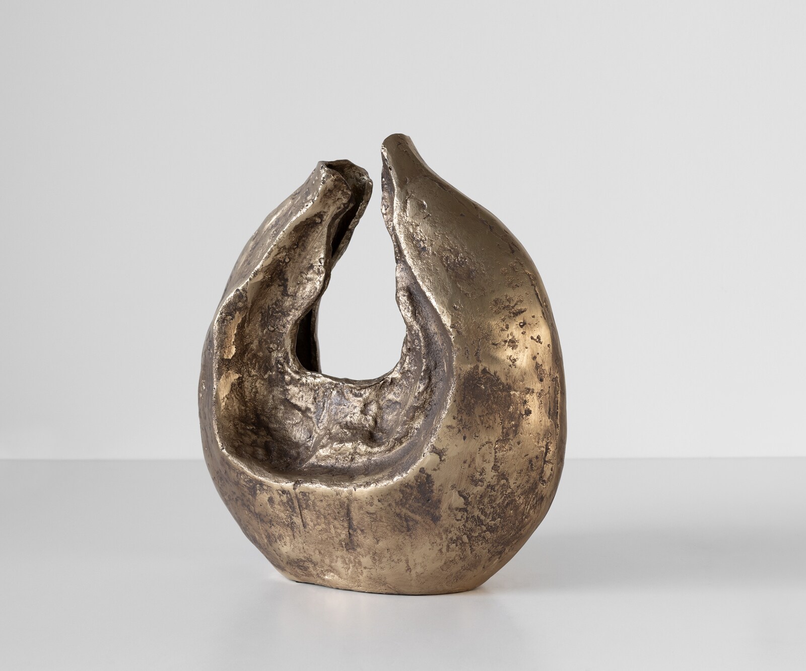 Sculpture Nexora l40 x P17 x H42 cm Aluminium Oro Antico Faite main