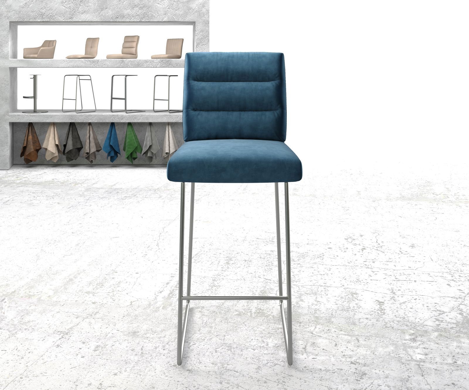 Chaise-de-bar Pela-Flex velours bleu cadre de patins acier inoxydable 1 Chaise-de-bar Pela-Flex velours bleu cadre de patins acier inoxydable 1