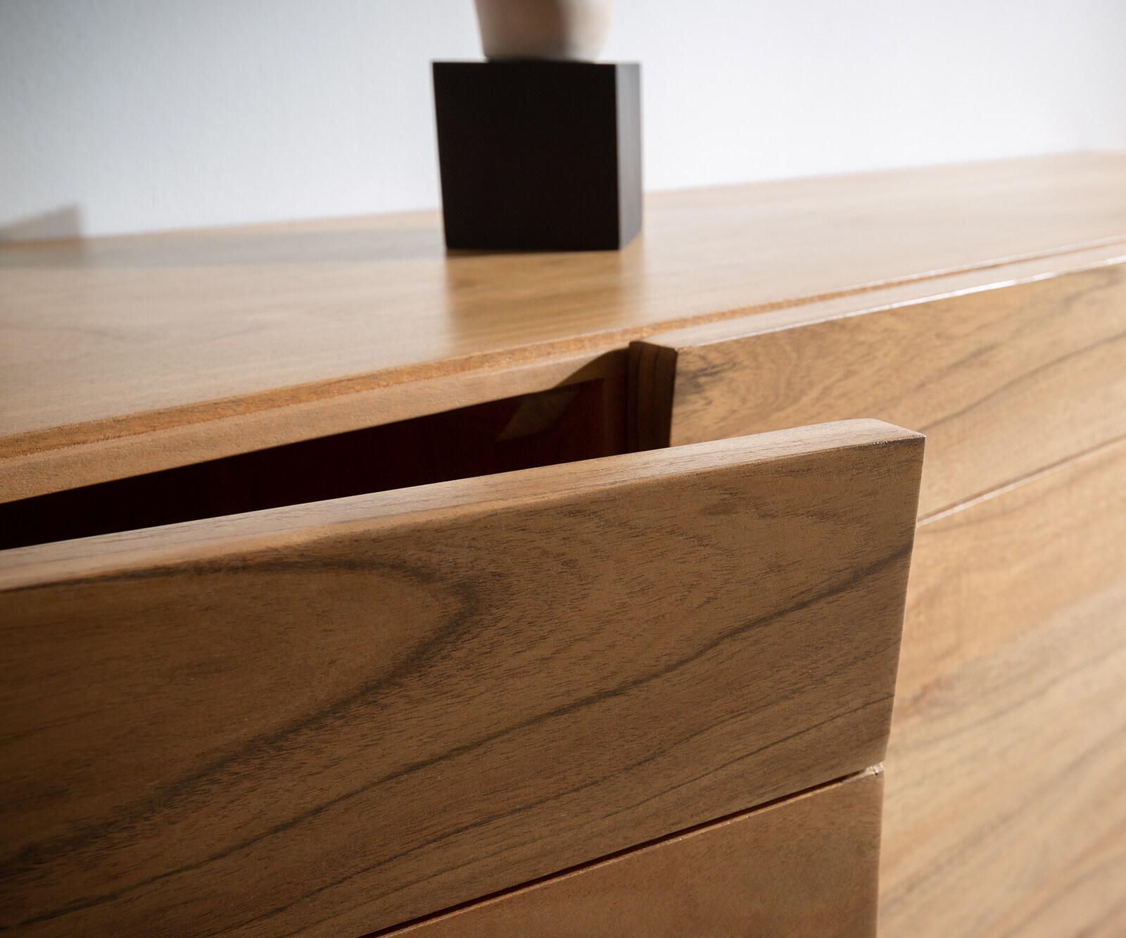 Buffet Kayu 145x40x70 cm acacia naturel 3 portes pied en V 4