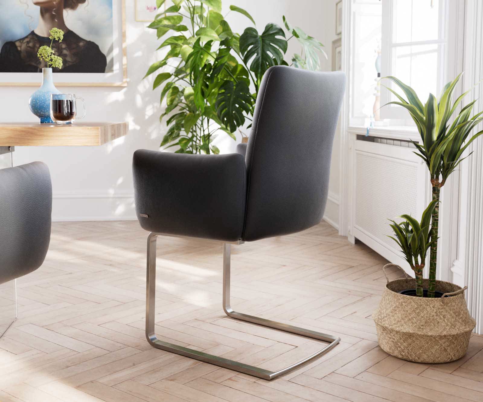 Cantilever Jova-Flex avec accoudoirs cuir de vache noir pied cantilever plat acier inoxydable brossé ressorts ensachés 3 Cantilever Jova-Flex avec accoudoirs cuir de vache noir pied cantilever plat acier inoxydable brossé ressorts ensachés 3