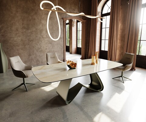 Table à manger Edge Boot 240x120 cm Céramique Iris FMG Onice Oro piètement en W Métal Finition effet Titan