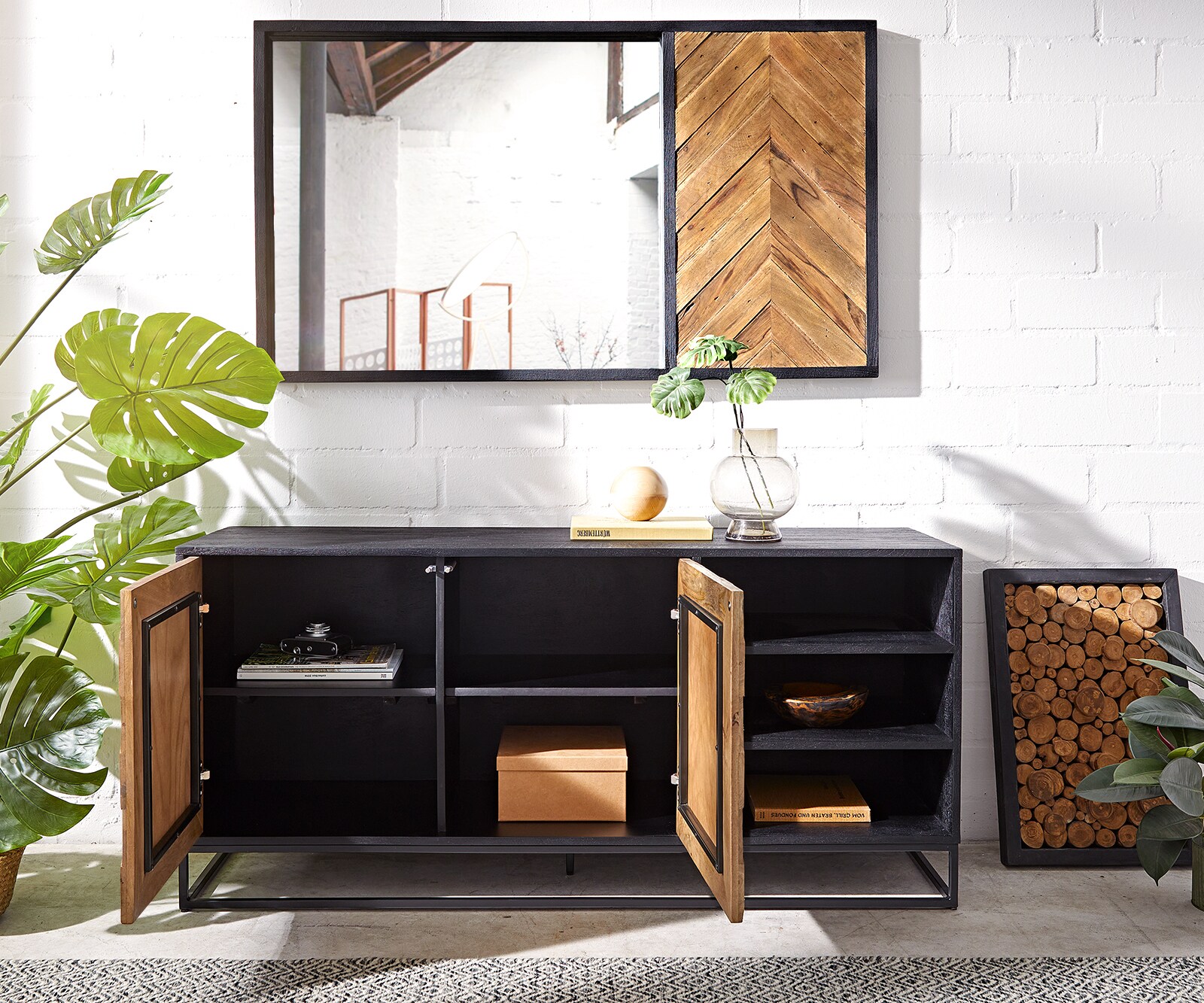 Buffet Famke 145 cm mangue teck 2 portes 3 compartiments 3