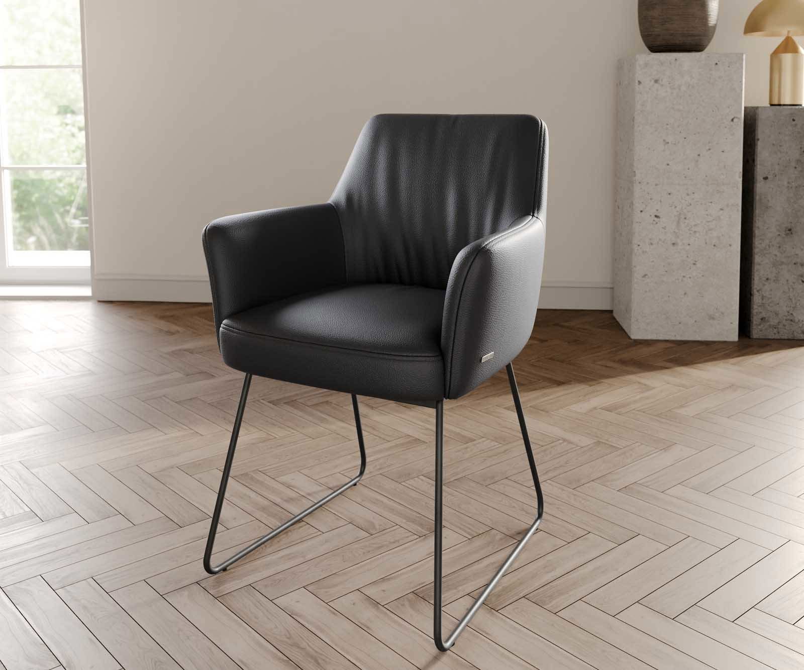 Chaise-de-salle-à-manger Xana-Flex avec accoudoirs cuir de vache noir pied trapèze noir ressorts ensachés Chaise-de-salle-à-manger Xana-Flex avec accoudoirs cuir de vache noir pied trapèze noir ressorts ensachés