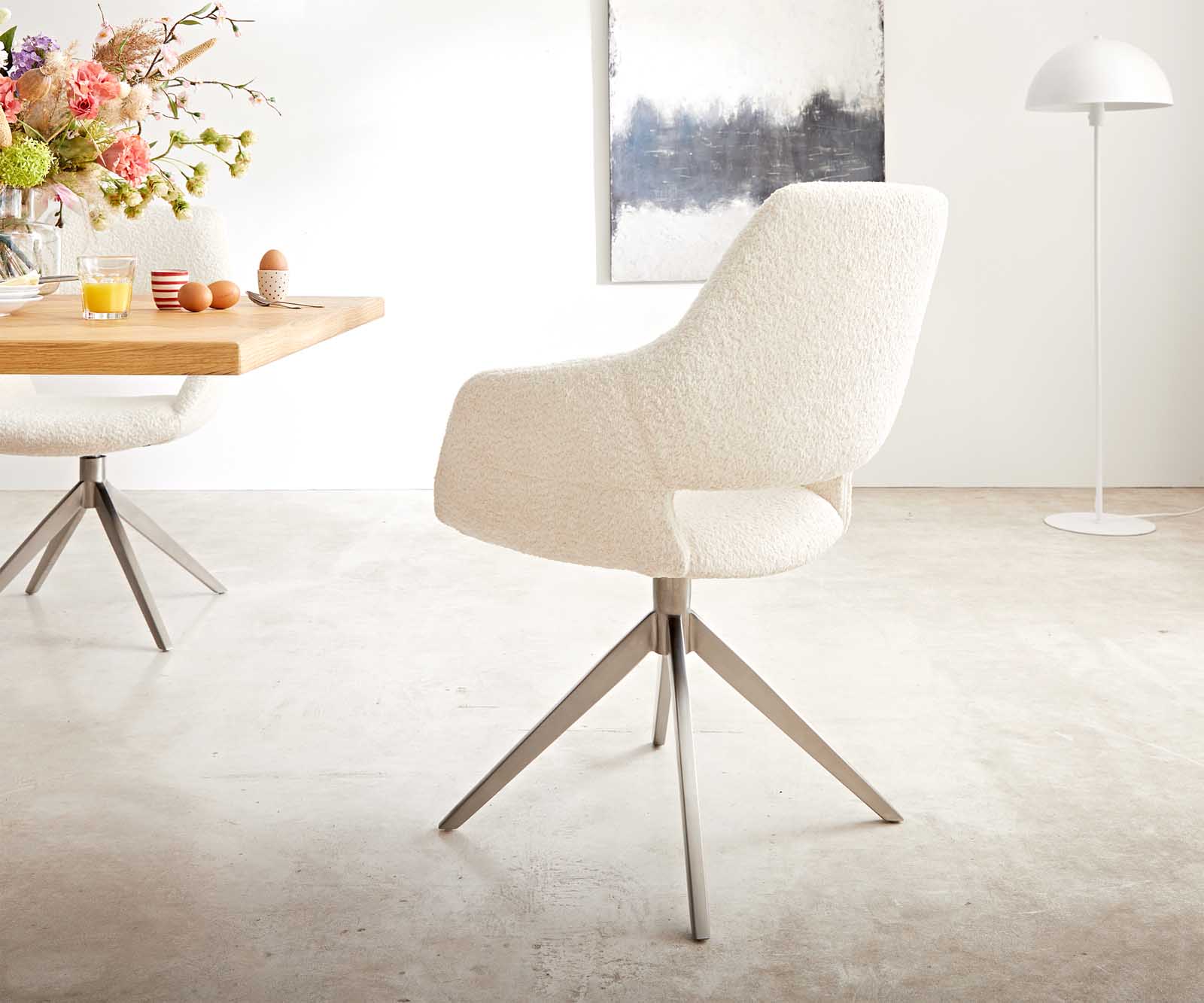 Chaise-pivotante Yago-Flex XL avec accoudoirs bouclé blanc pied croisé large acier inoxydable brossé pivotement sur 360° 2